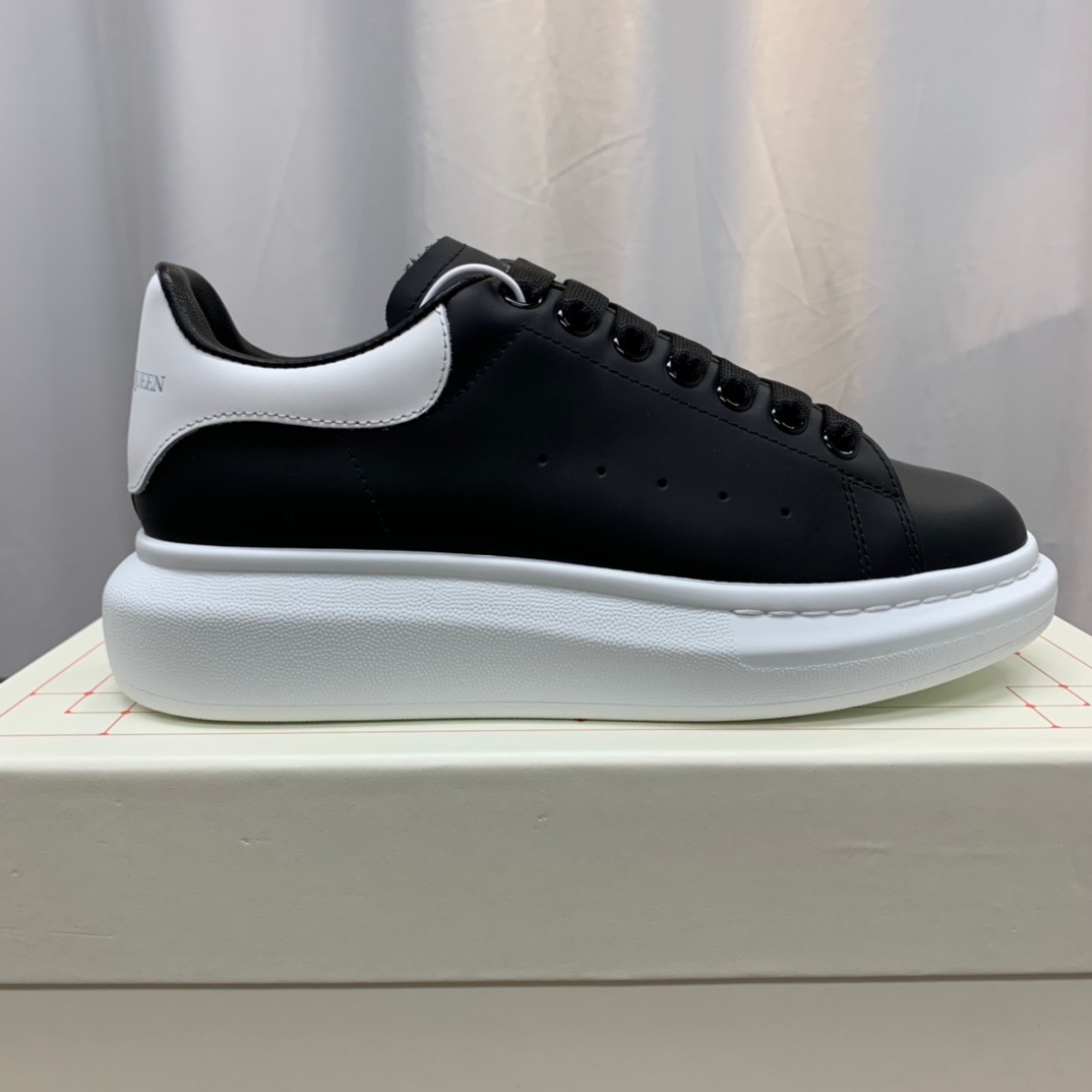 McQuen Black White 553680WHGP51070 detail 3