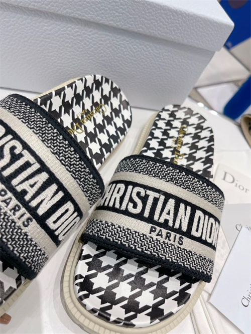 Dio Slipper detail 3