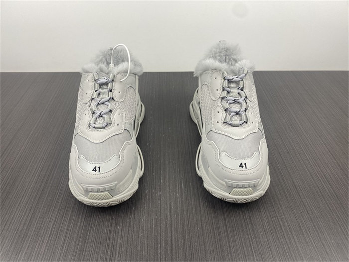 BLCG Triple S Fake Fur Grey 668563 W3CQ5 1210 detail 4