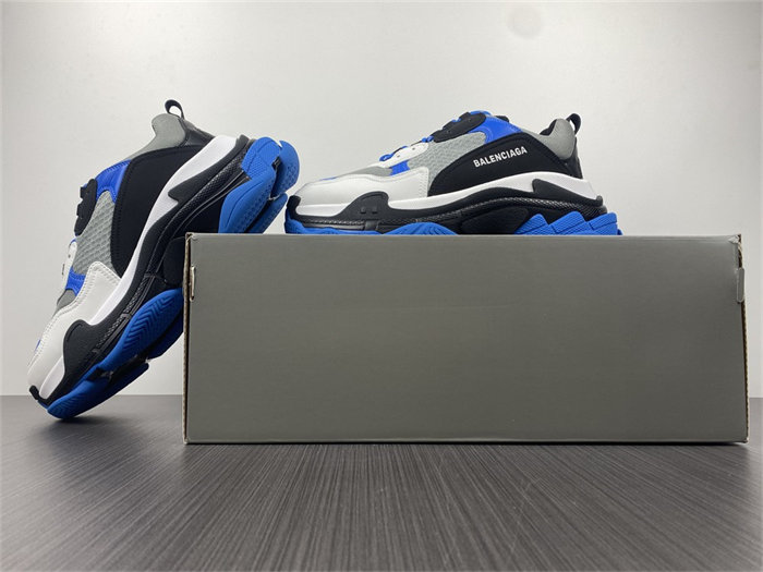 BLCG TRIPLE SNEAKER 536737 W2CA1 4124 detail 2