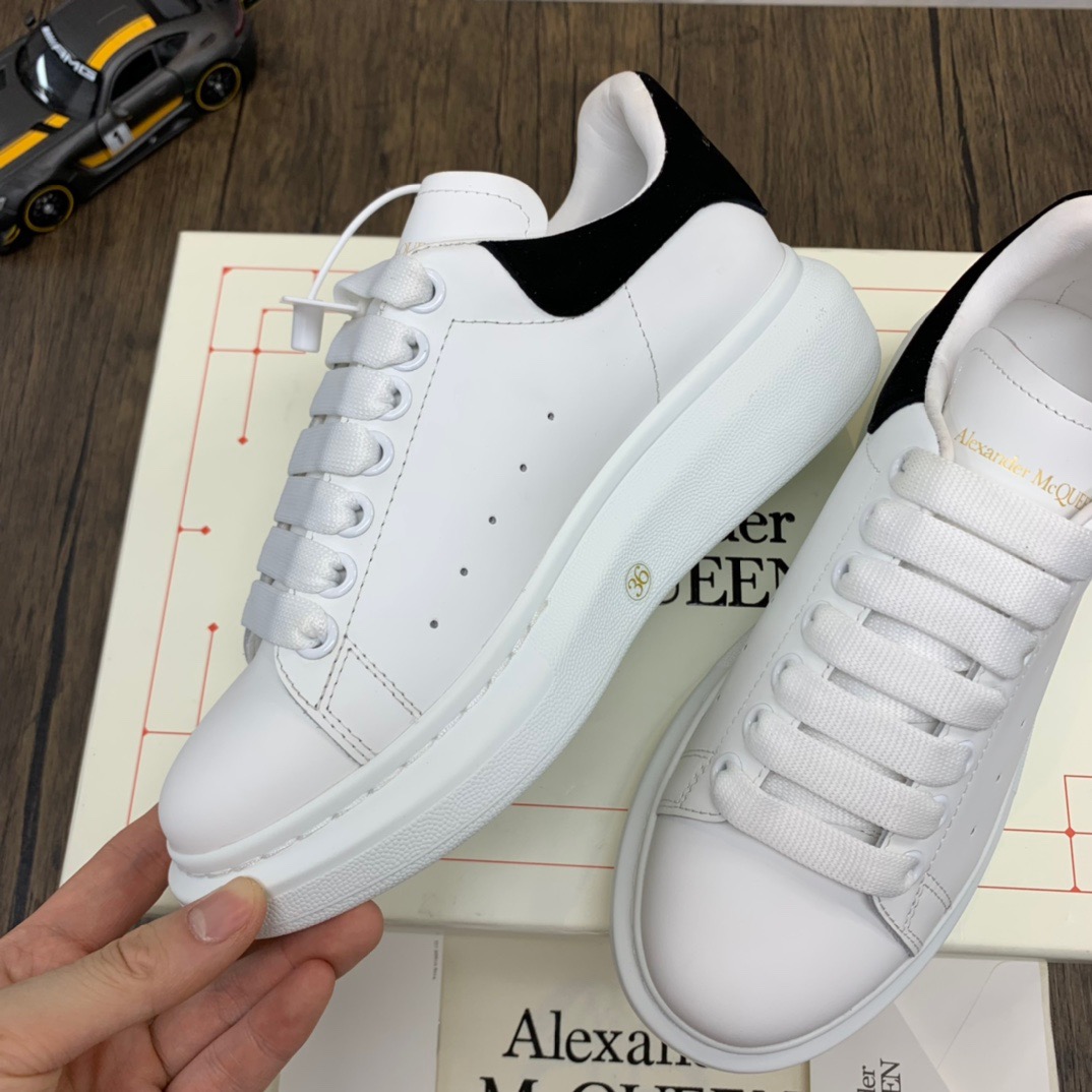 McQuen Ivory Black 553770WHGP79061 detail 6