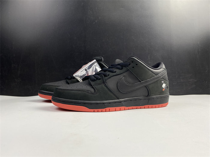 NK SB Dunk Low Black Pigeon  883232-008