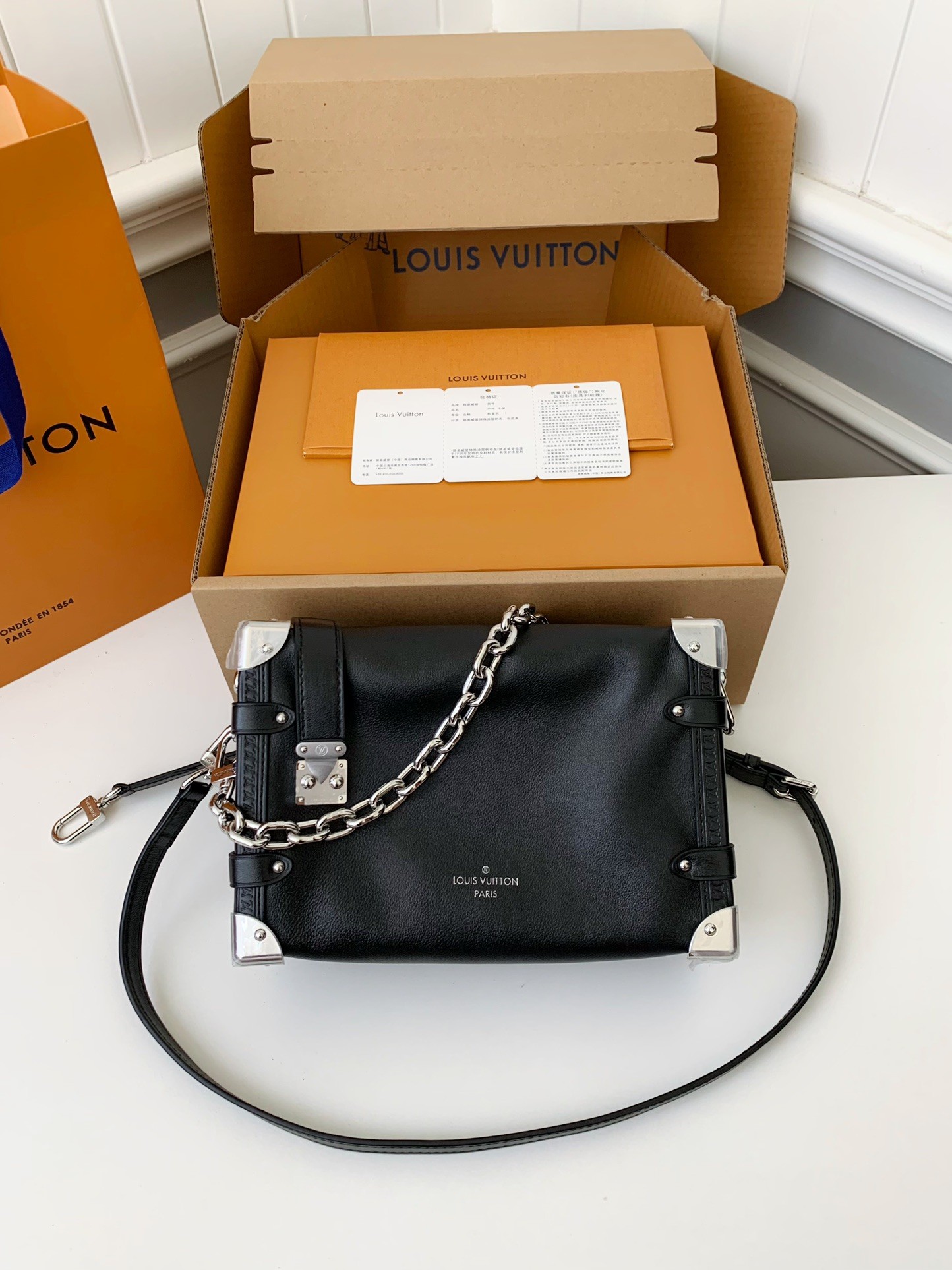L X V New SIDE TRUNK full leather medium size handbag  M11350  Size：21*14*6cm