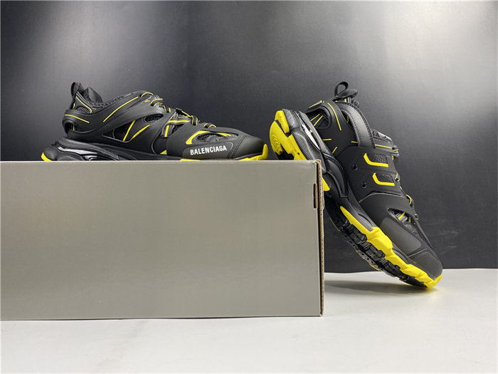 BLCG Track Black Yellow 542023 W3AC1 1070 detail 2