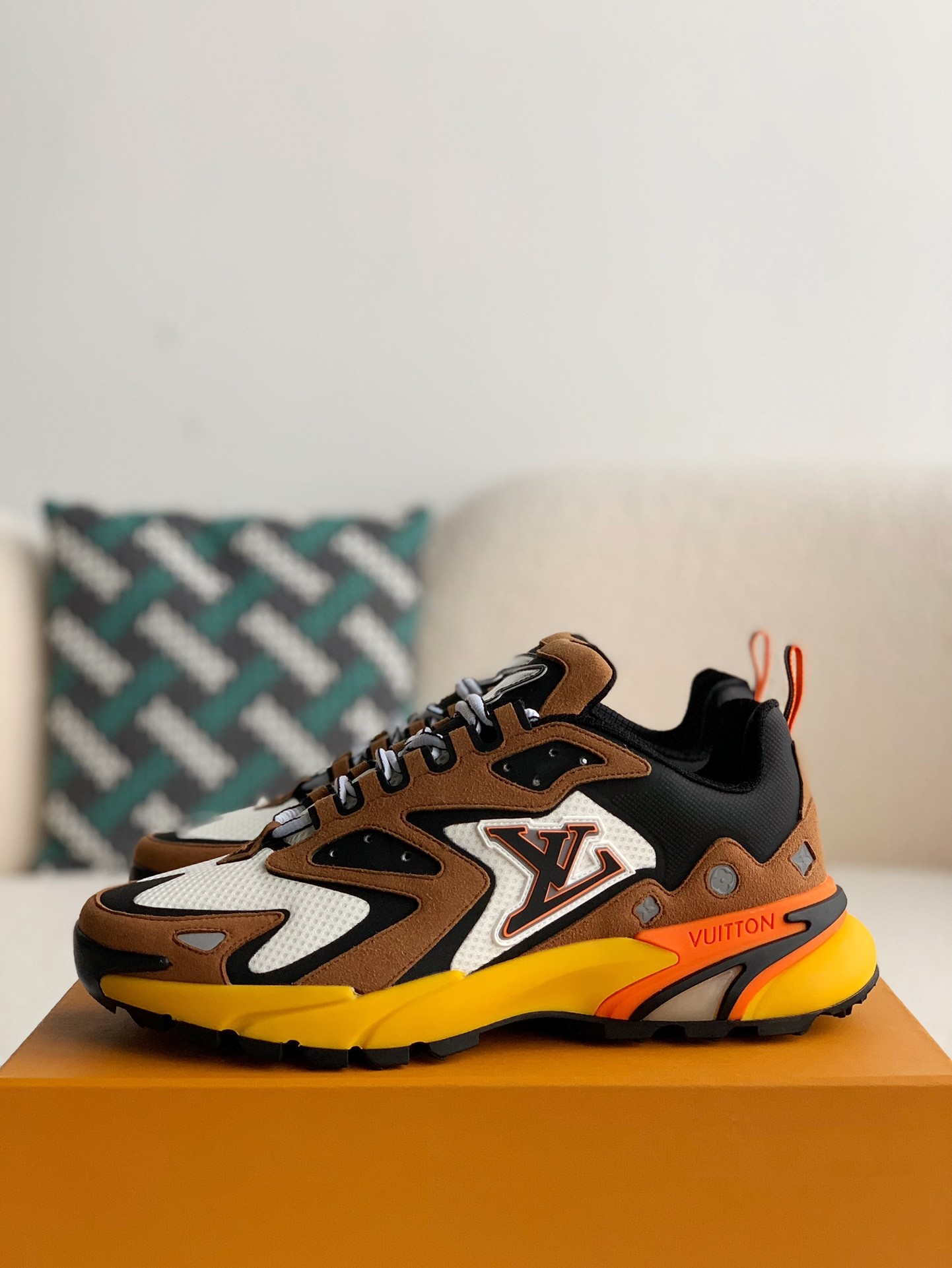 L X V Runner Tatic Sneakers