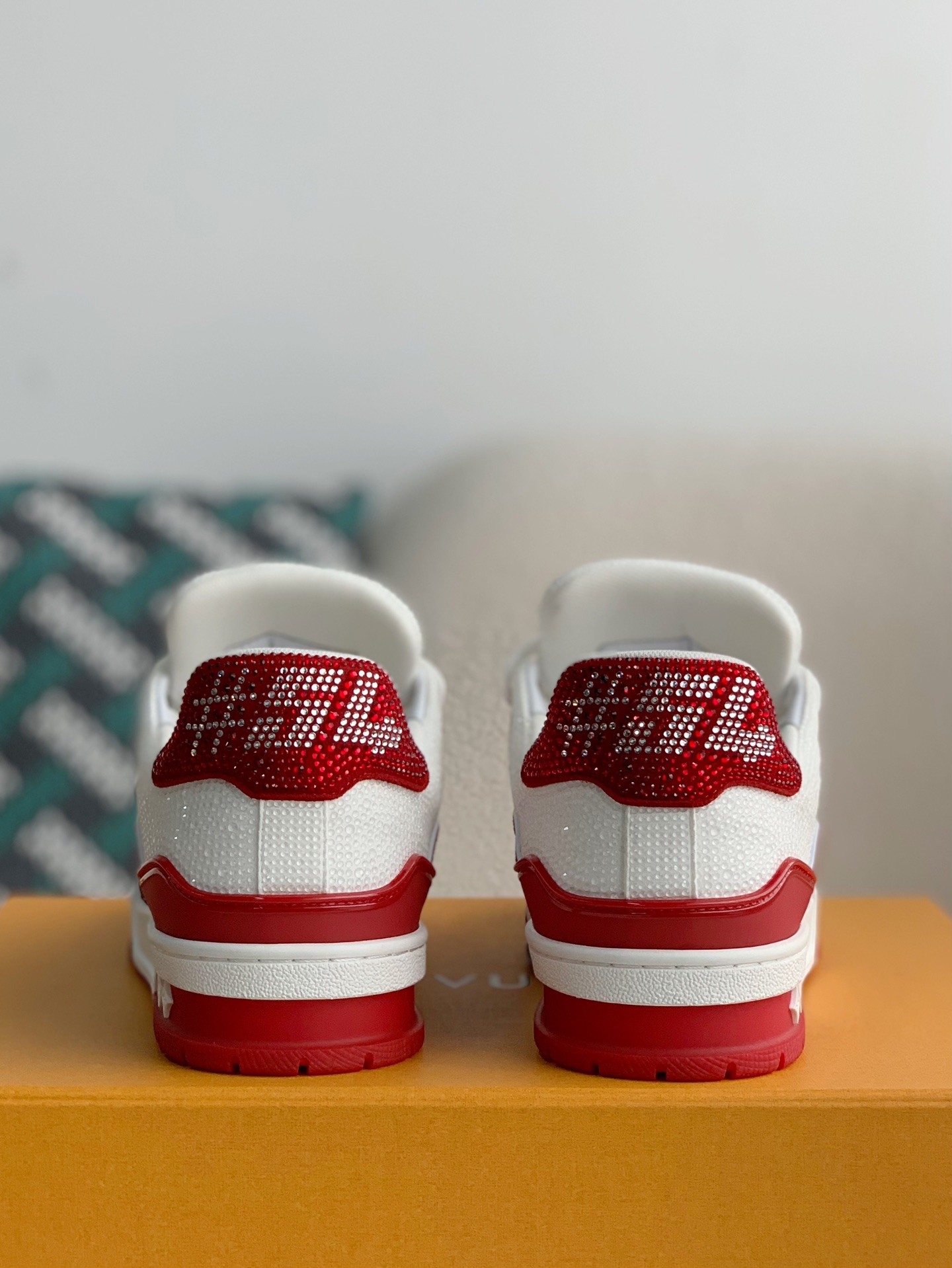 L X V TRAINER Sneakers detail 3