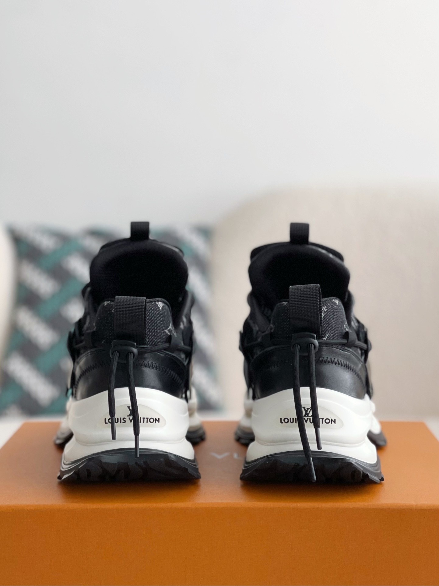 L X V CASUAL SNEAKERS detail 3