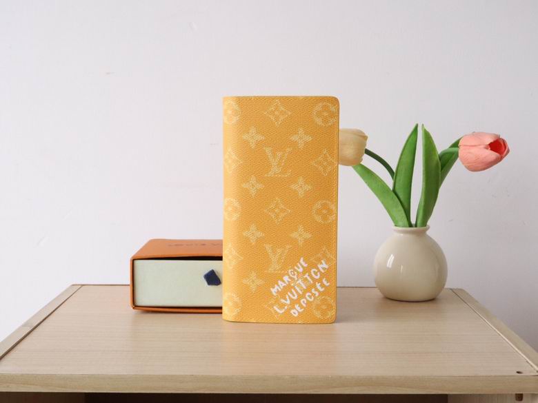 L X V Wallets