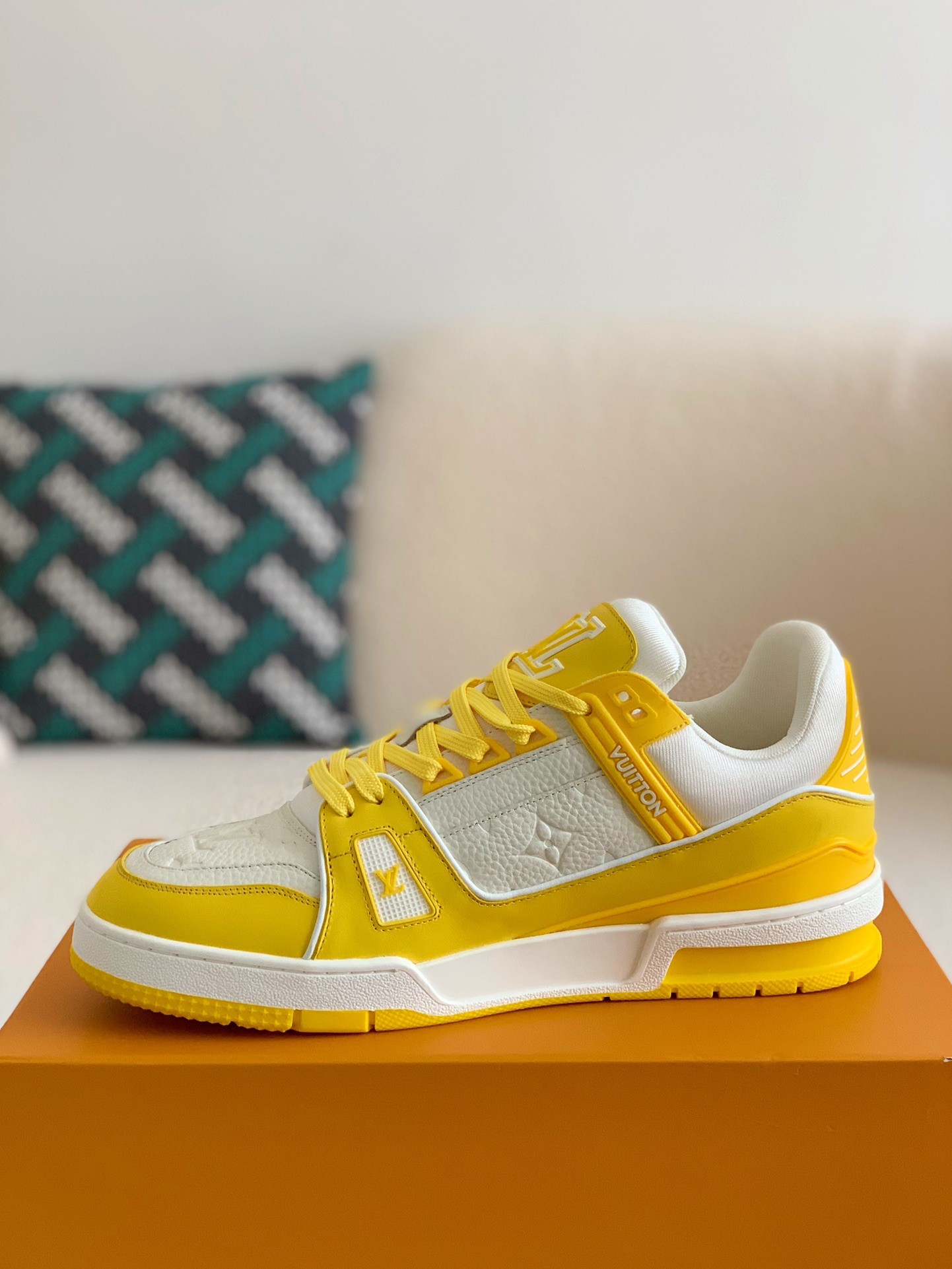 L X V TRAINER Sneakers detail 4