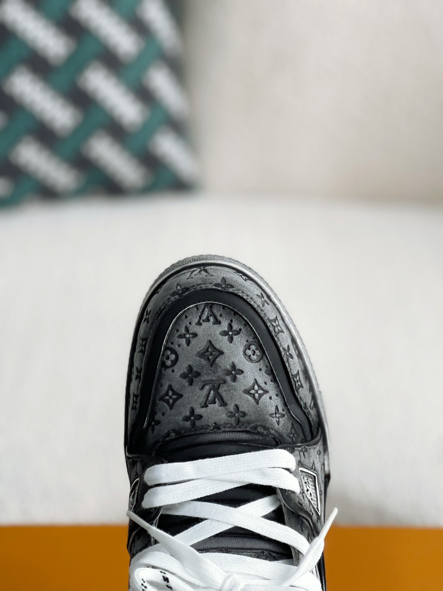 L X V TRAINER SNEAKERS detail 8