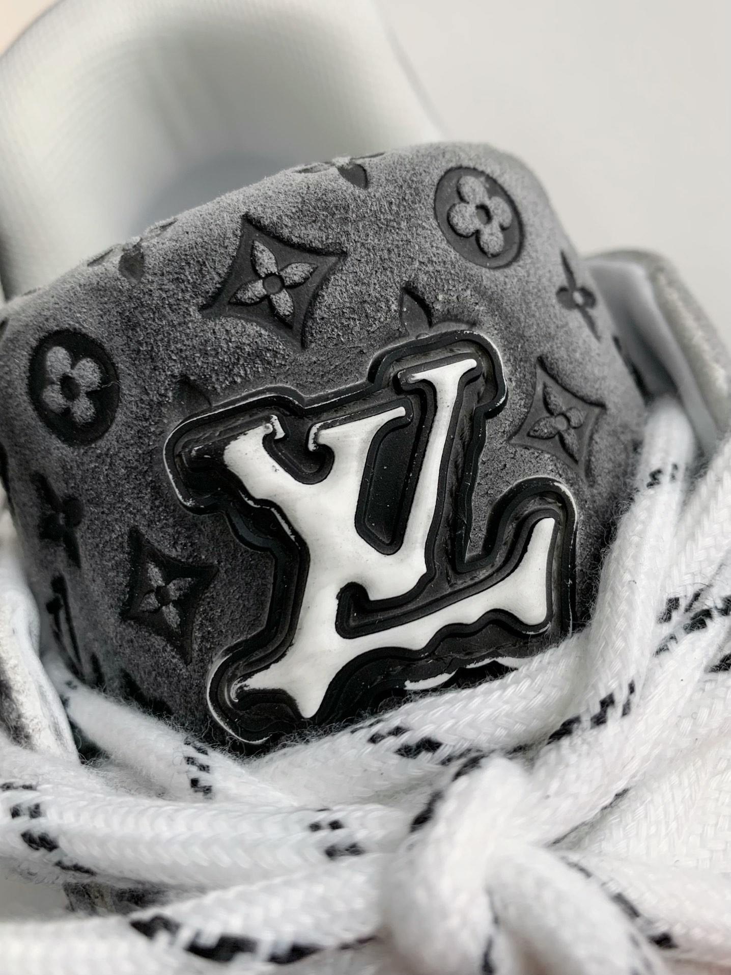 L X V TRAINER SNEAKERS detail 10
