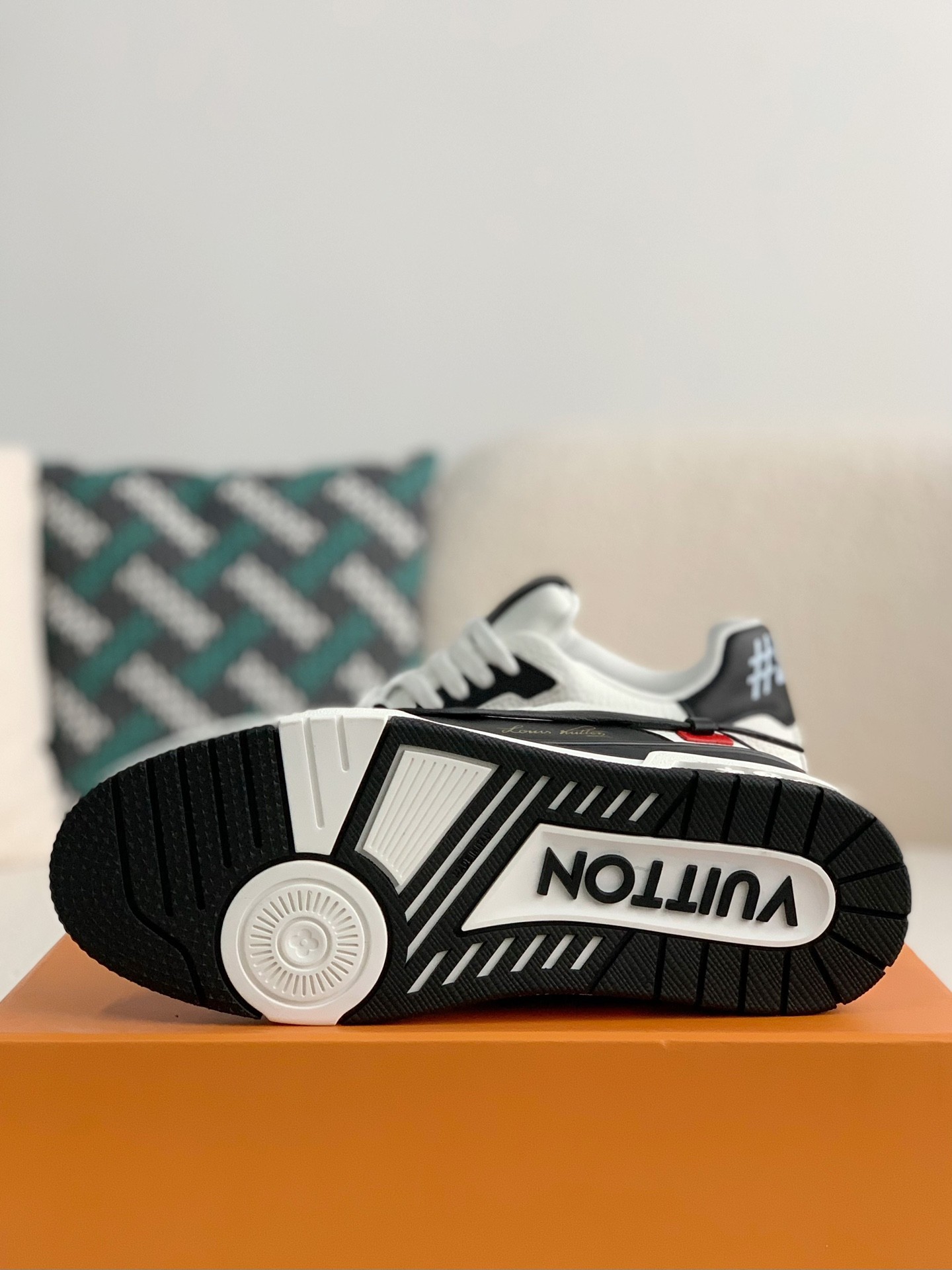NK x L X V Trainers Sneakers detail 4
