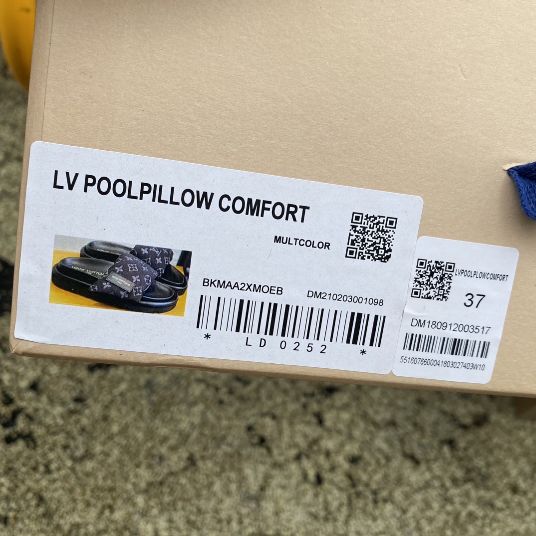 L X V SLIPPERS detail 8