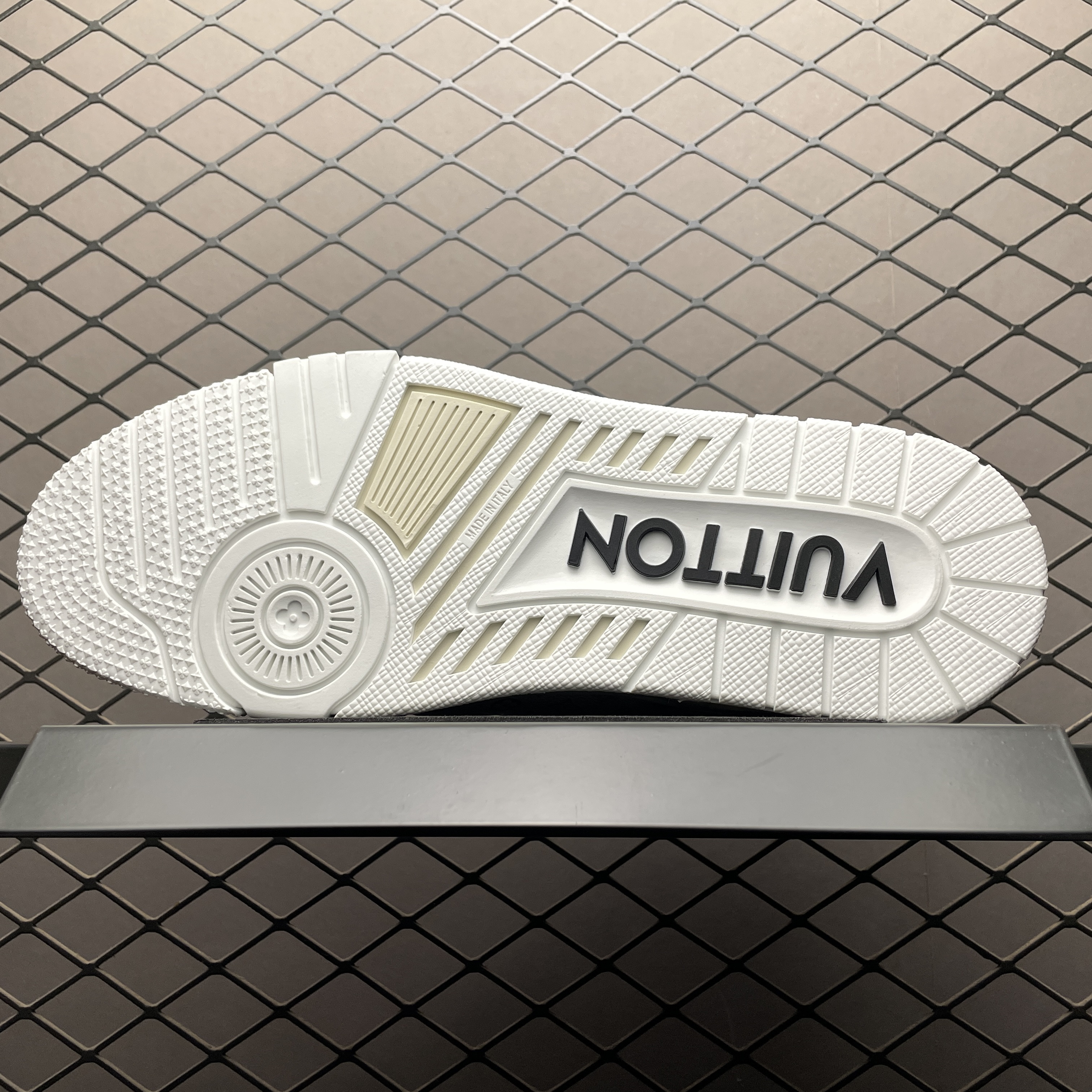 L X V RUNNER sneakers detail 9