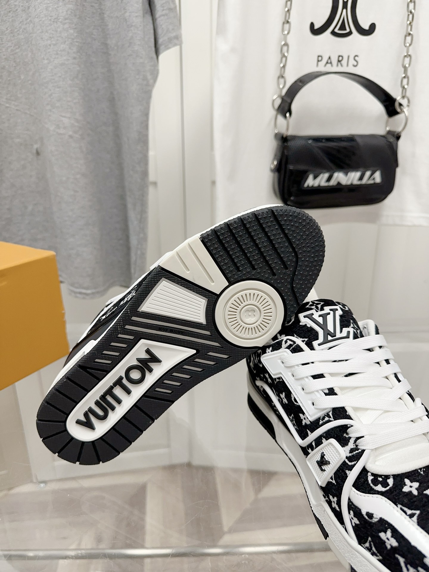 L X V TRAINER detail 8