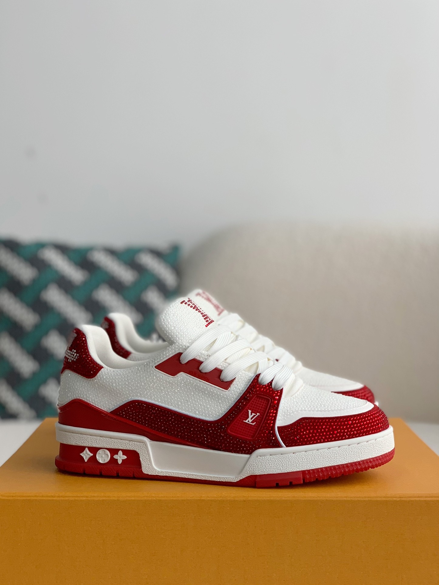 L X V TRAINER Sneakers detail 2