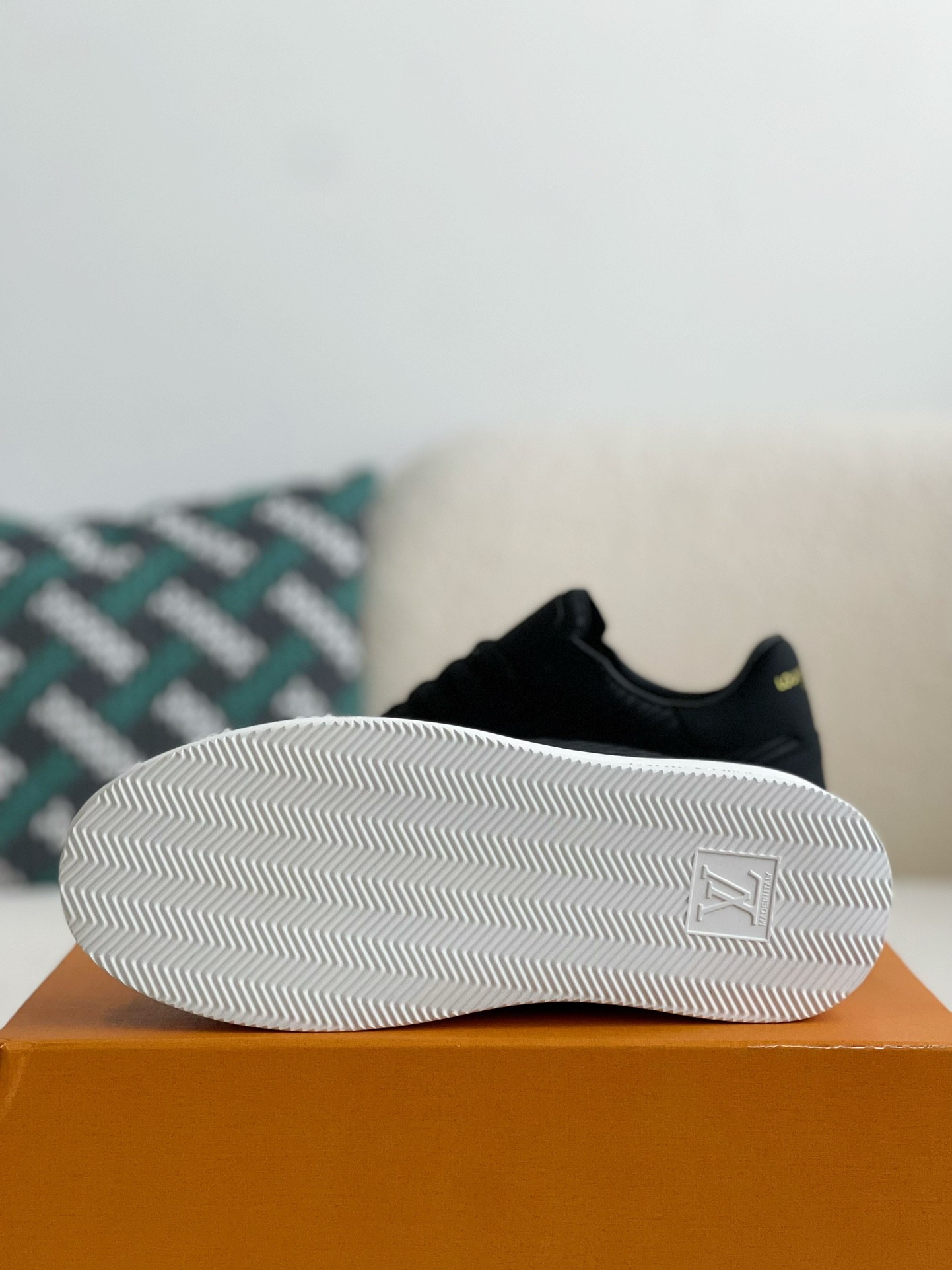 L X V Beverly Hills Sneakers detail 5