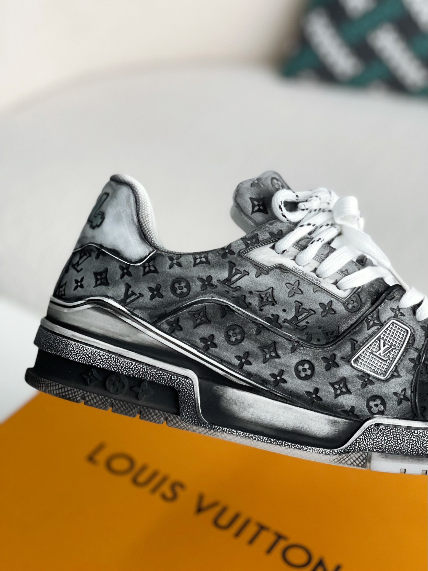 L X V TRAINER SNEAKERS detail 7