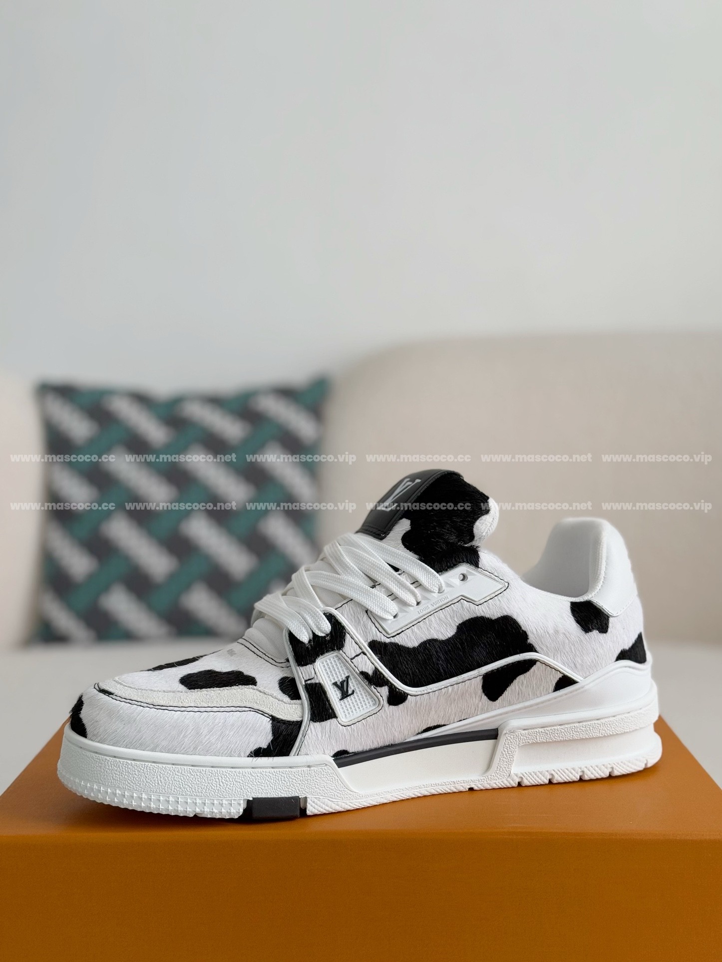 L X V TRAINER SNEAKERS detail 4