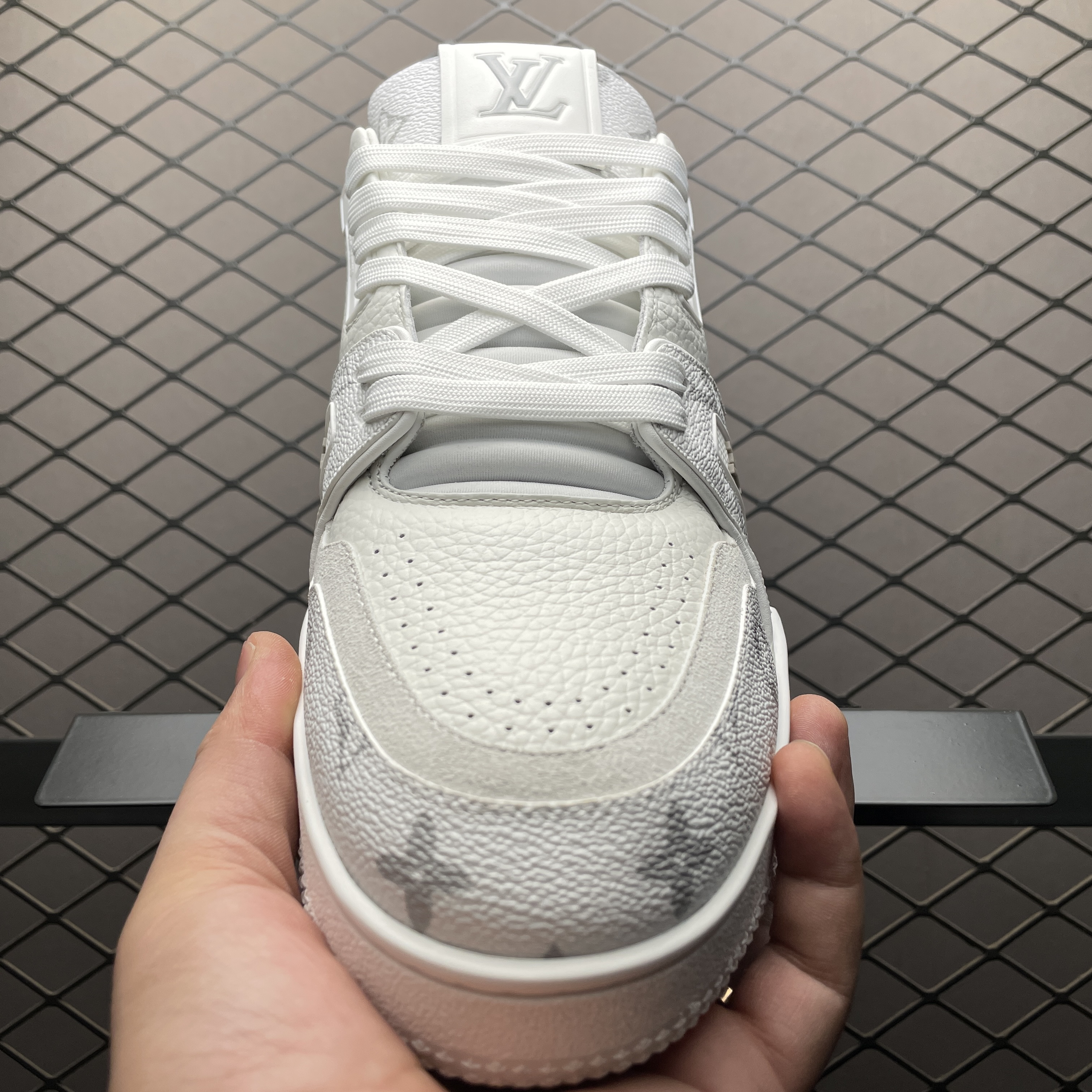 L X V RUNNER sneakers detail 9