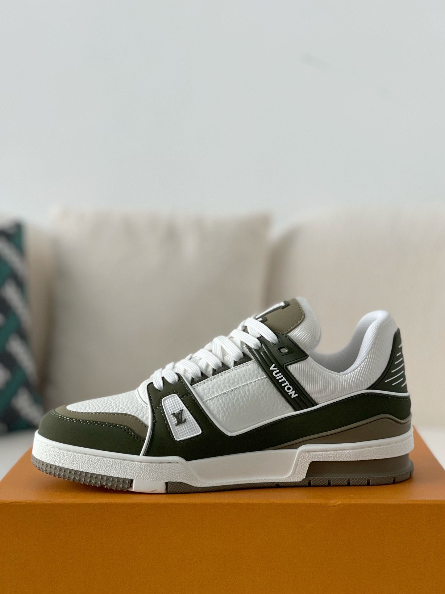 L X V TRAINER Sneakers detail 4