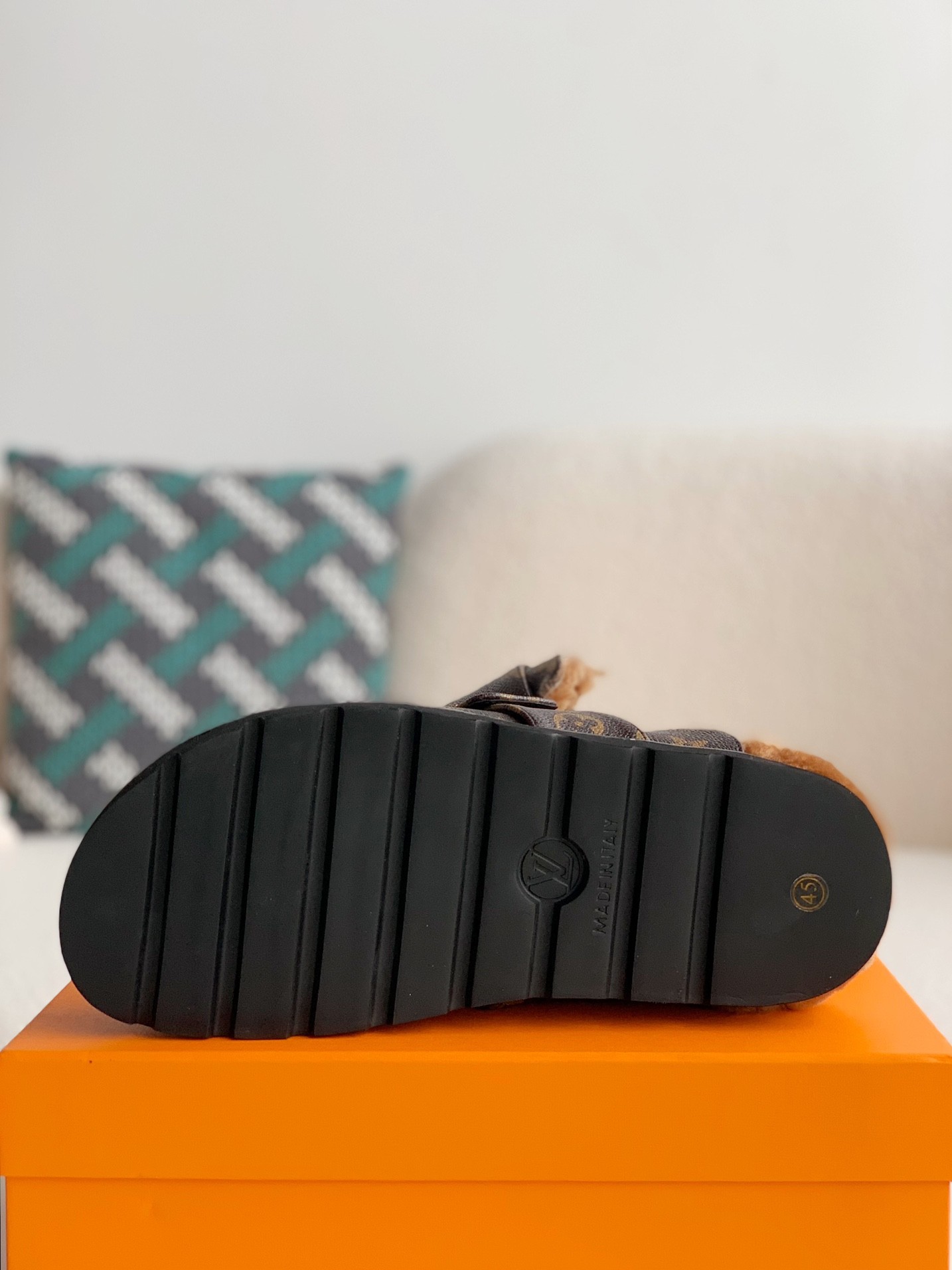 L X V Easy Sandals detail 5