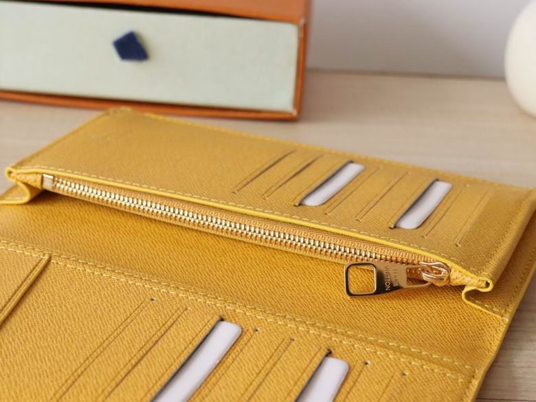 L X V Wallets detail 9