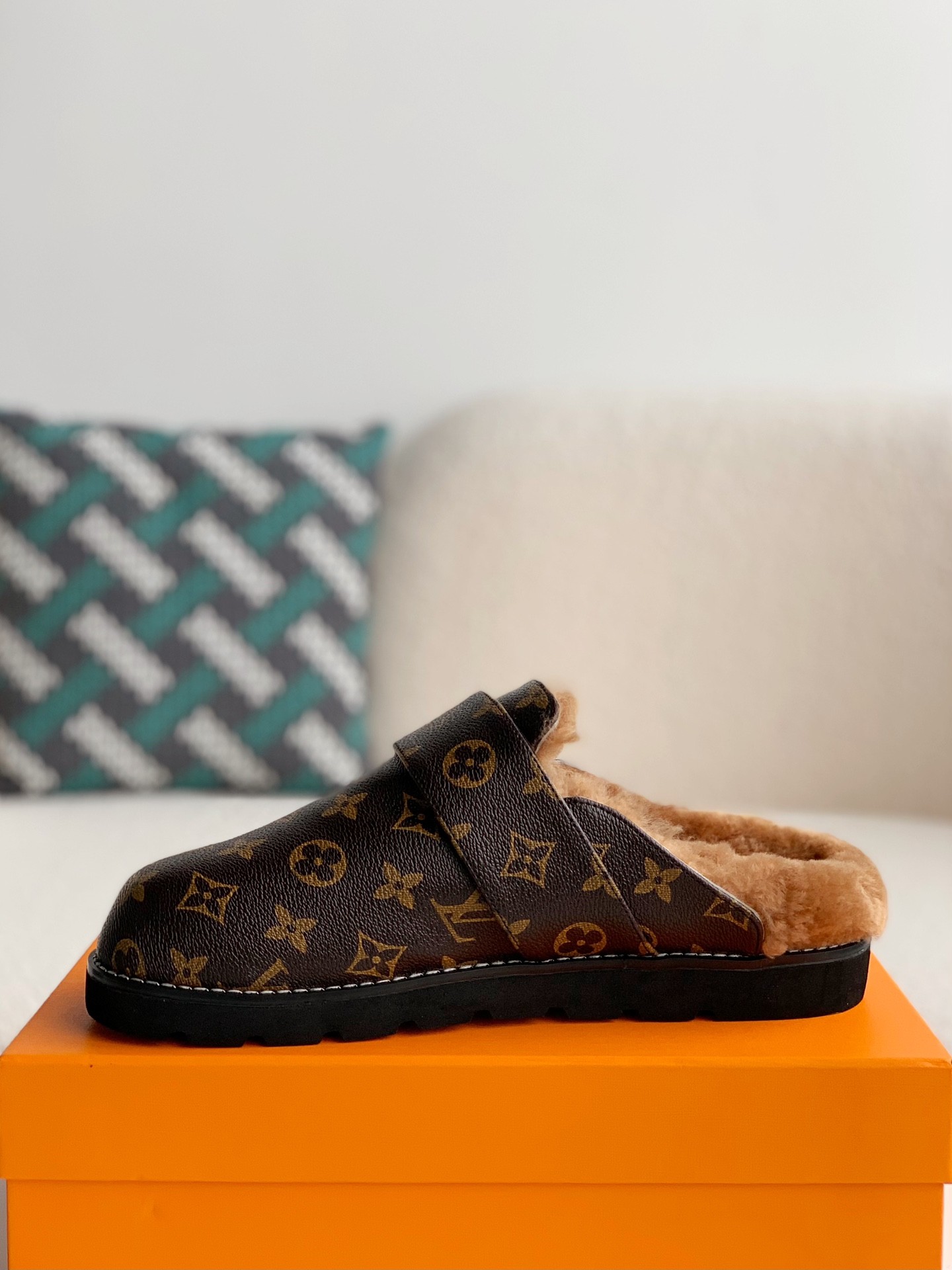 L X V Easy Sandals detail 3