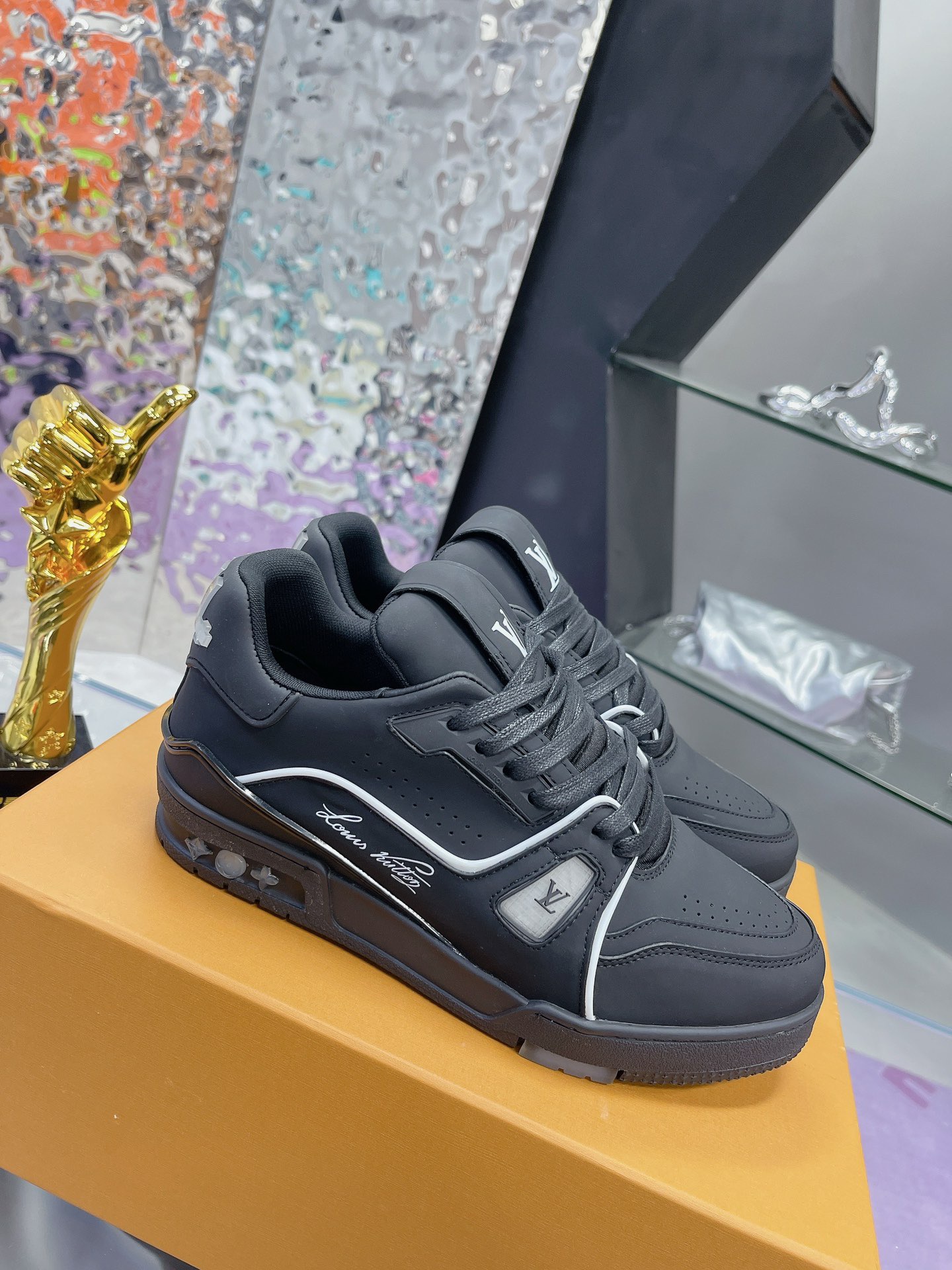 L X V TRAINER LED sneakers