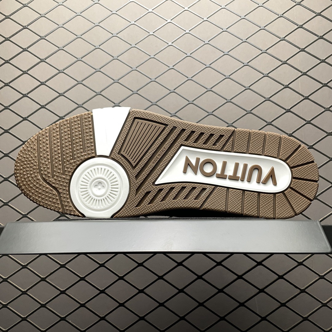 L X V TRAINER detail 7