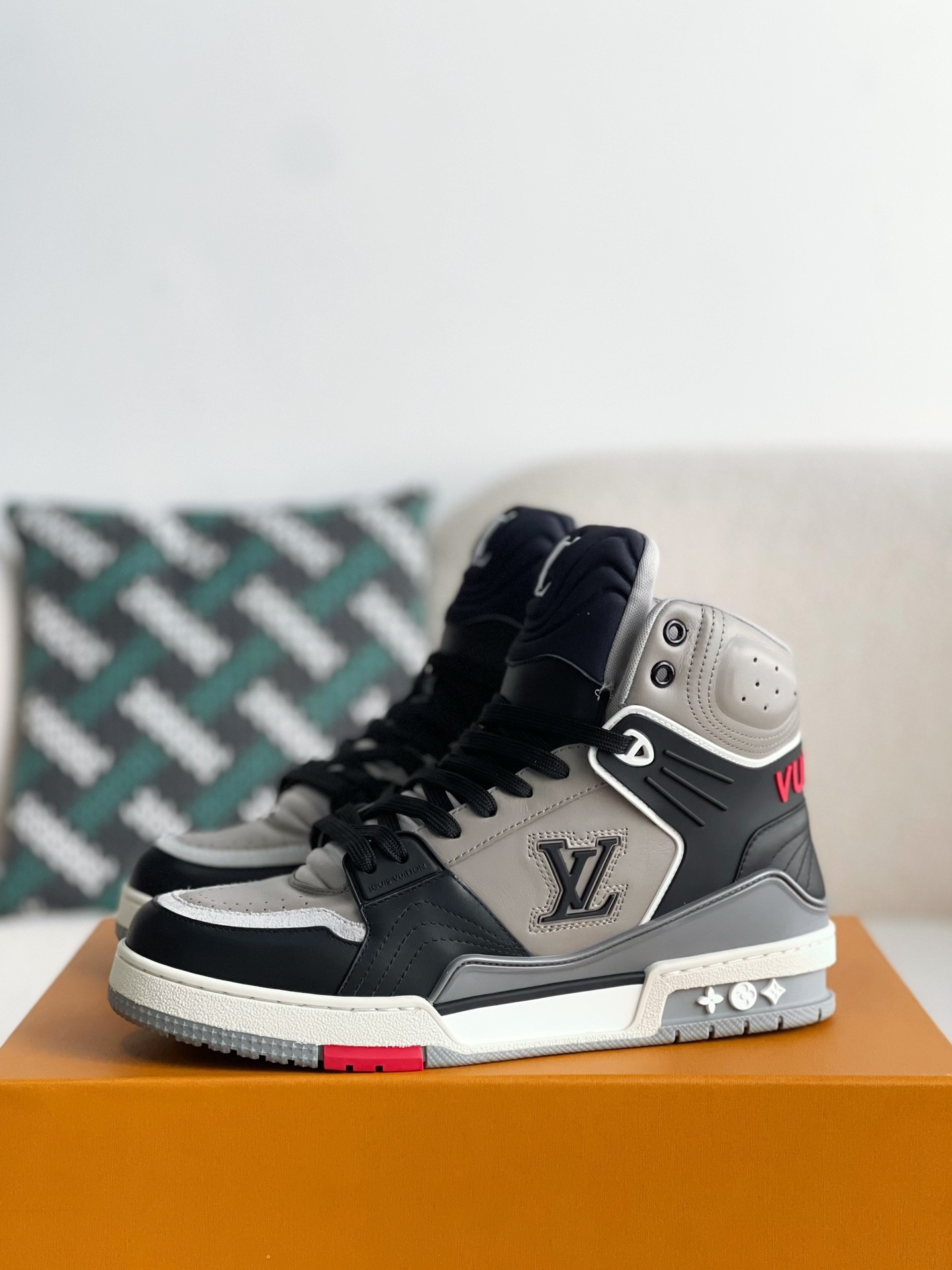L X V TRAINER SNEAKERS（Men's style）