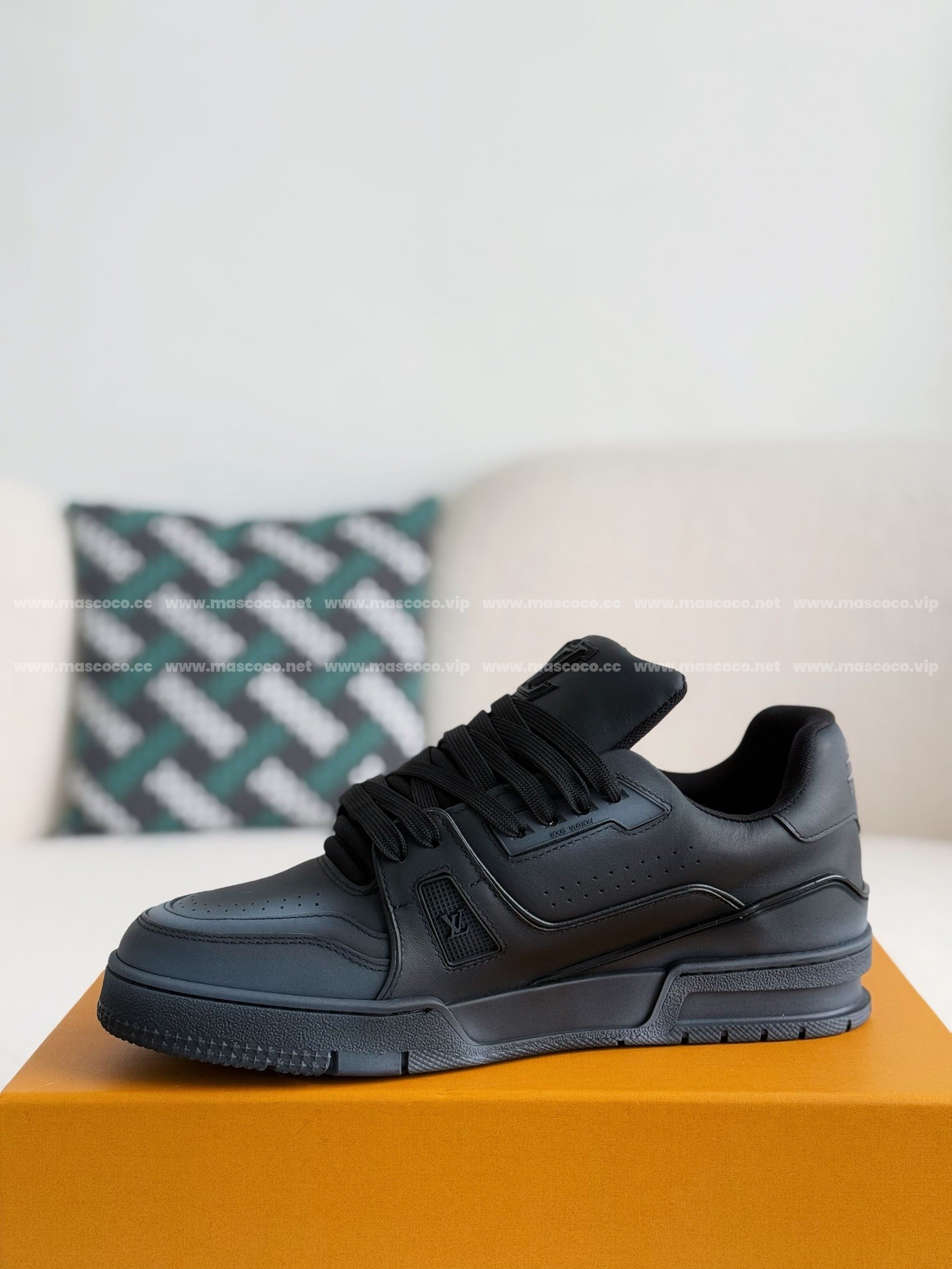 L X V TRAINER SNEAKERS detail 4