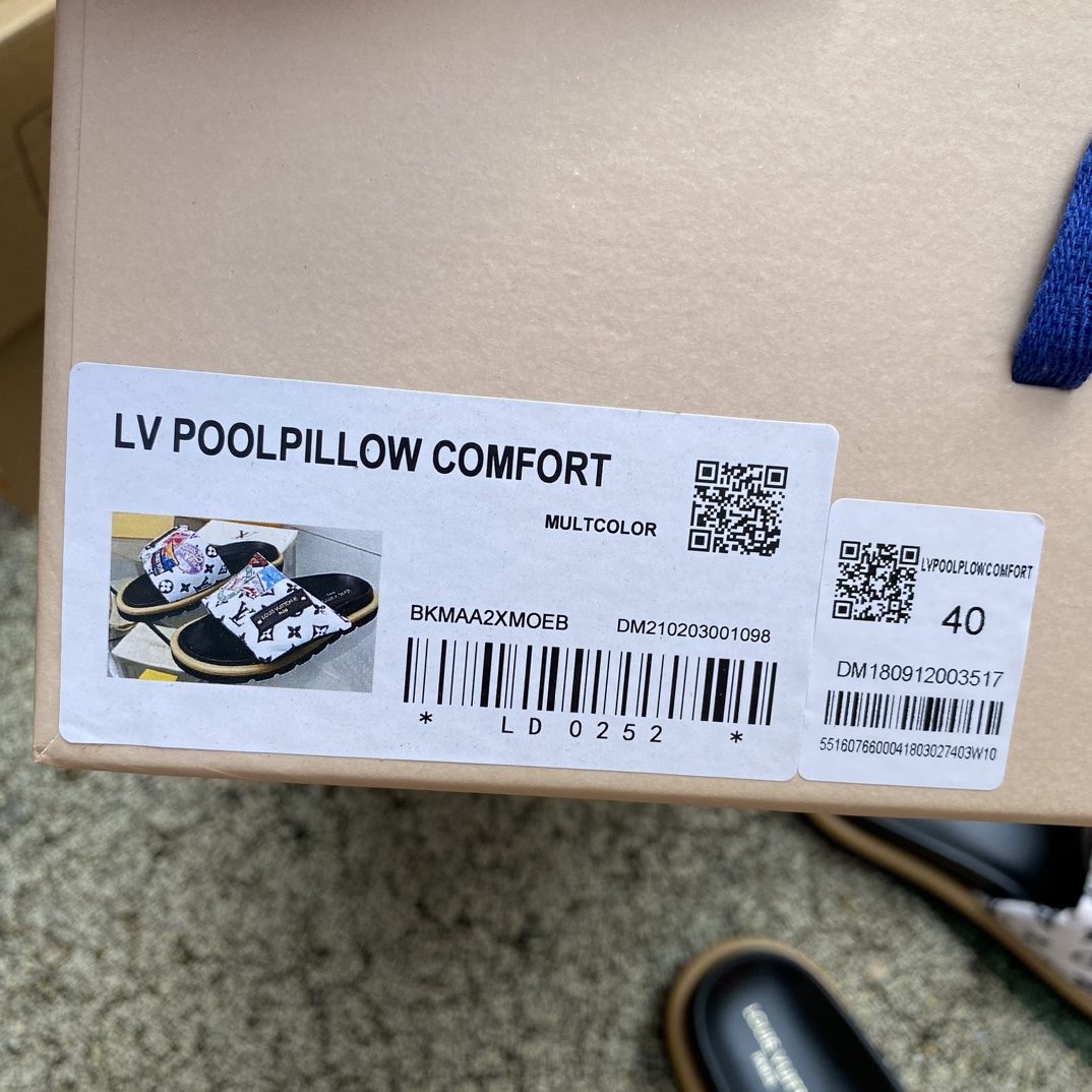 L X V SLIPPERS detail 9