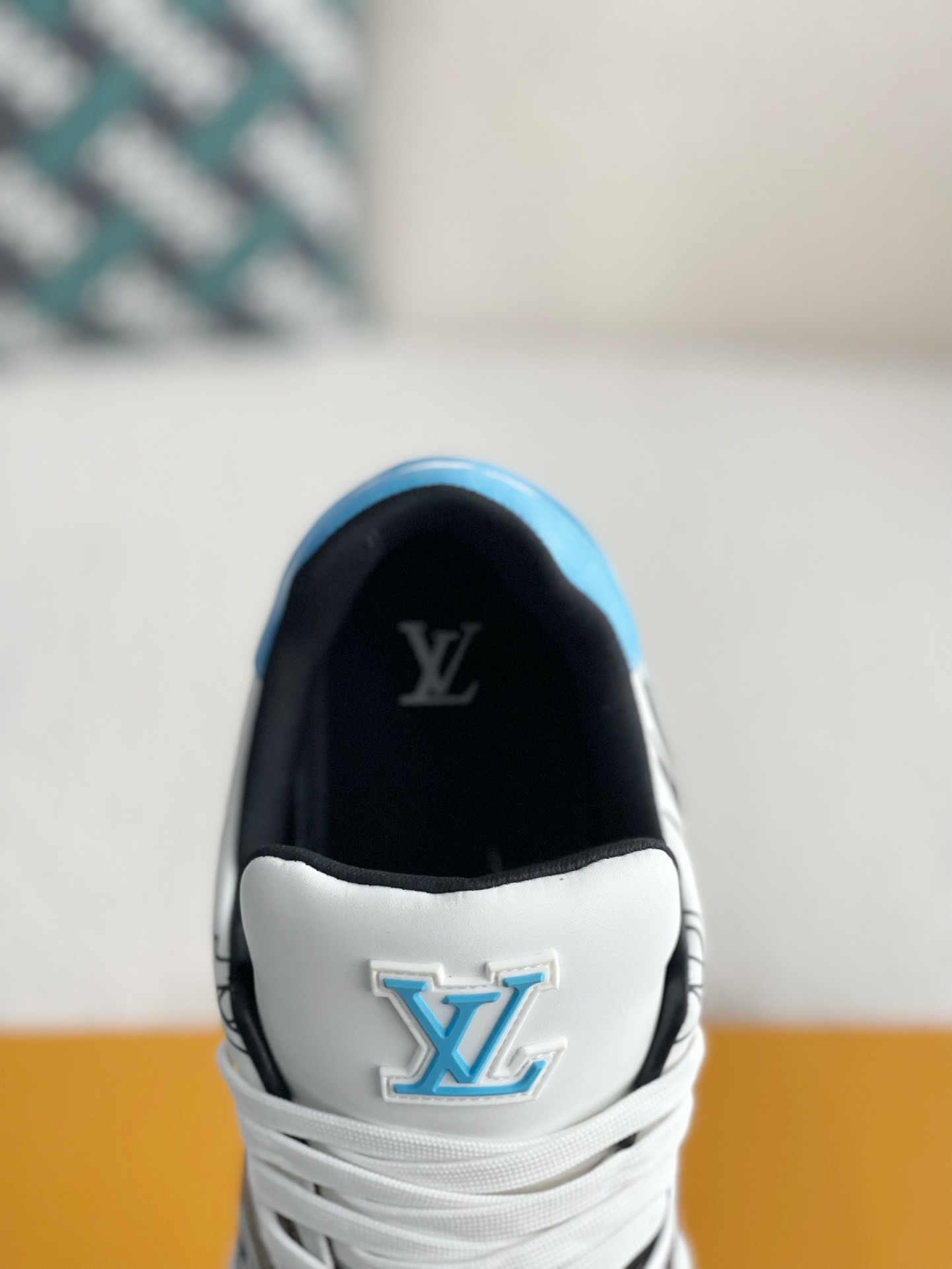 L X V TRAINER 1A9IQ5 Sneakers detail 8