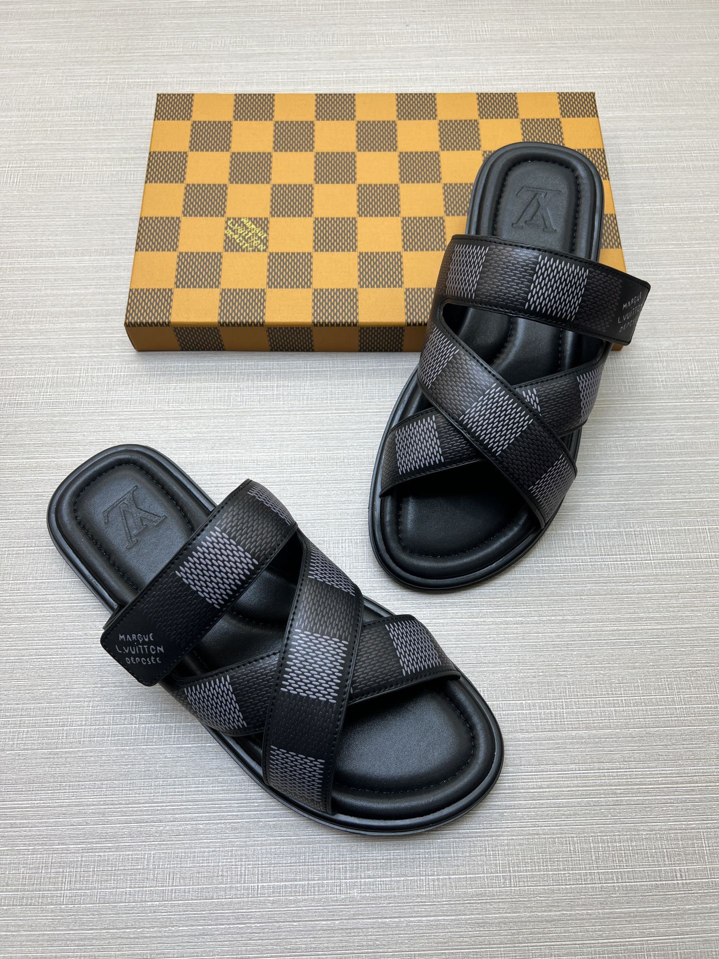 L X V  OASIS SLIPPERS