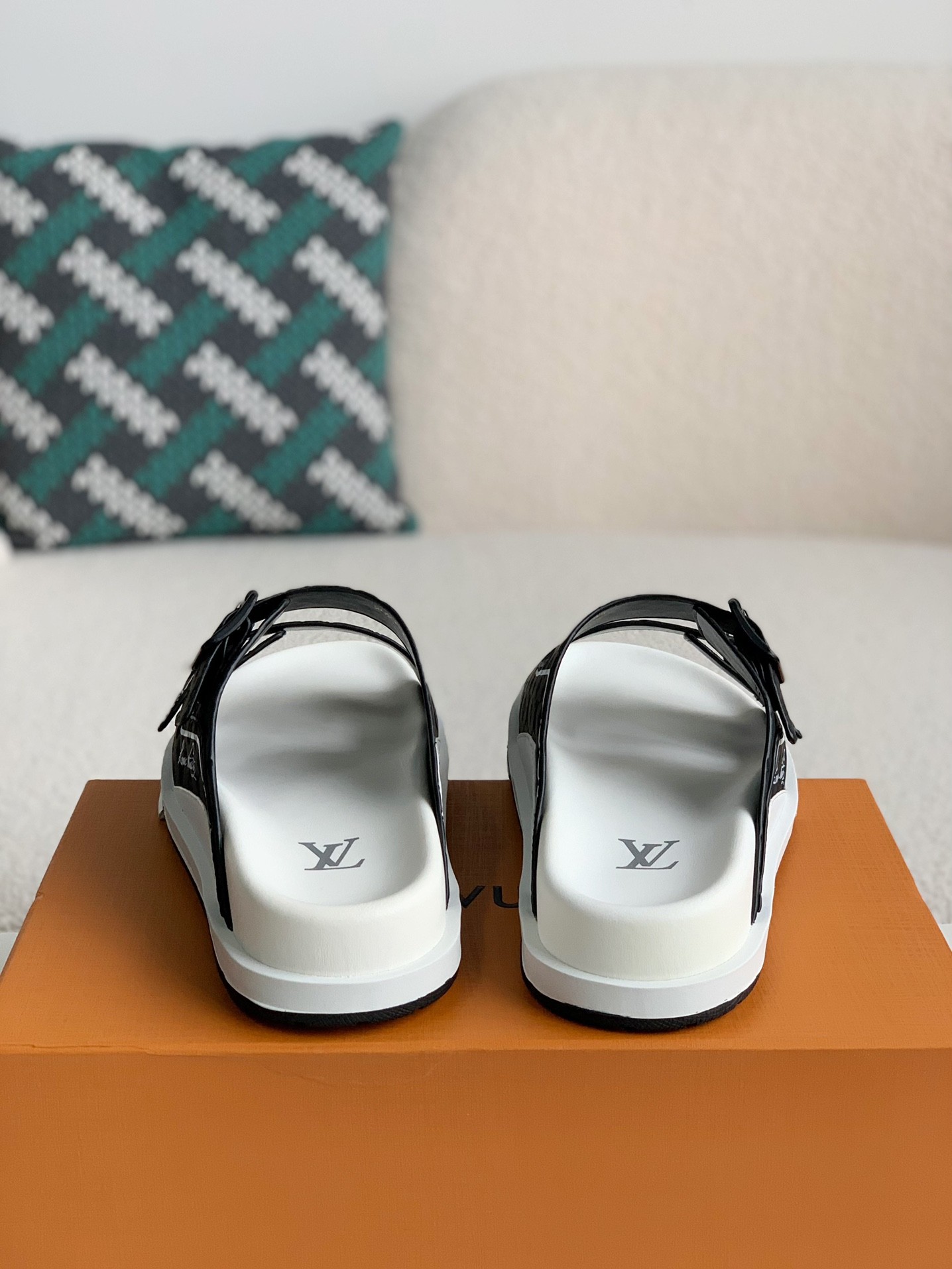 L X V MAN SLIPPERS detail 3