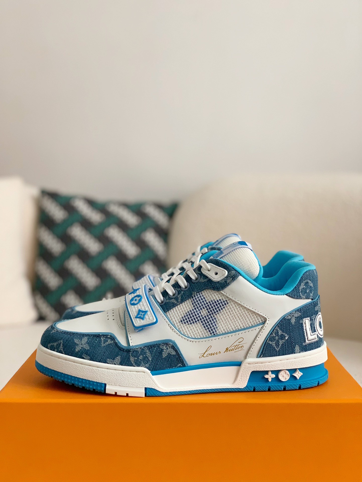 L X V TRAINER Sneakers
