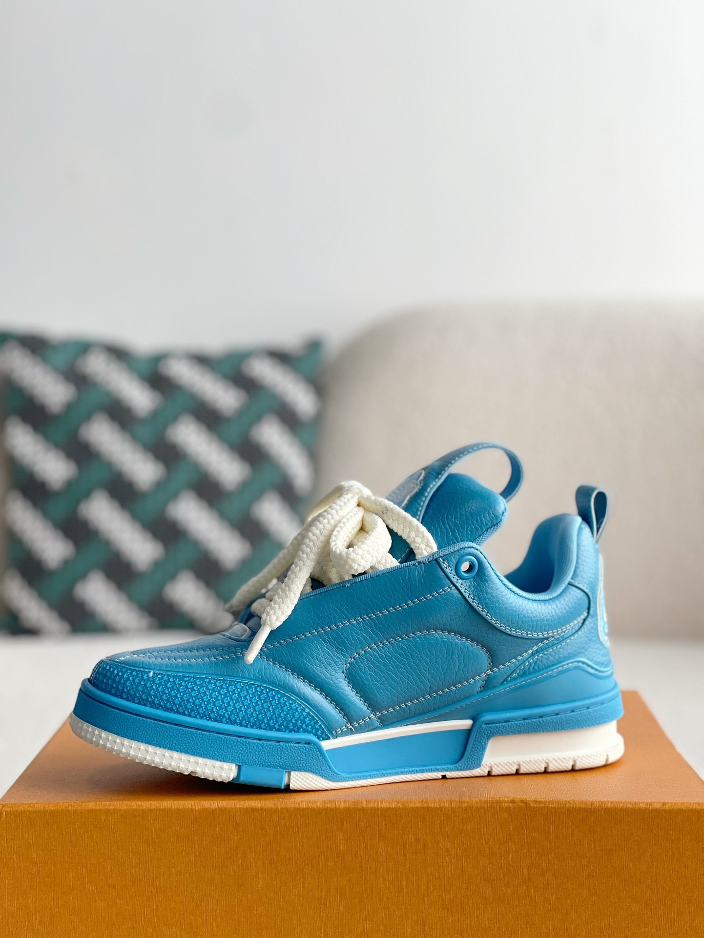 L X V Skate Sneakers detail 4