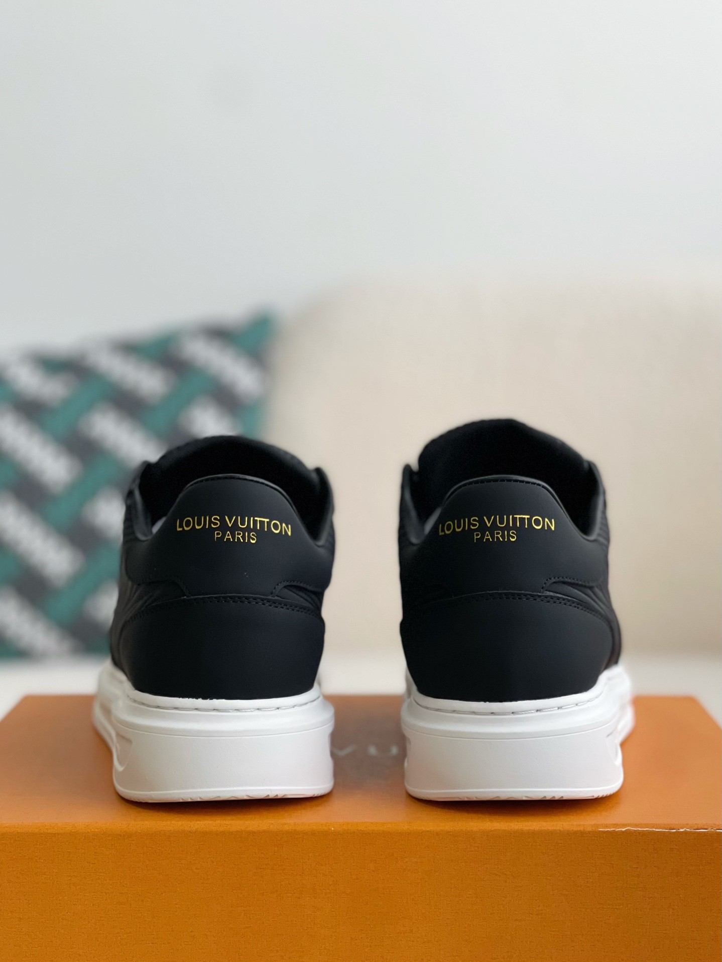 L X V Beverly Hills Sneakers detail 4