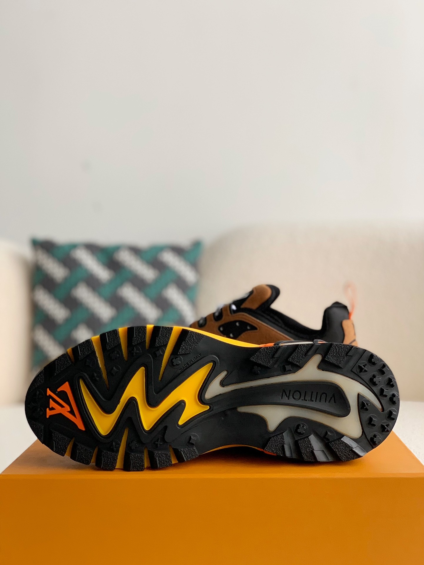 L X V Runner Tatic Sneakers detail 5