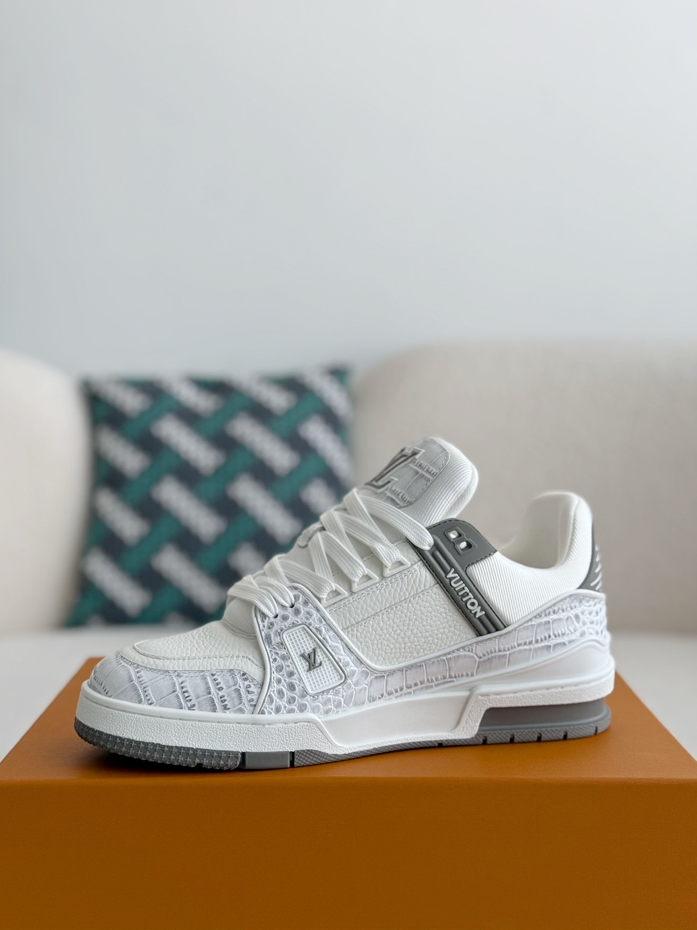 L X V SNEAKERS detail 4