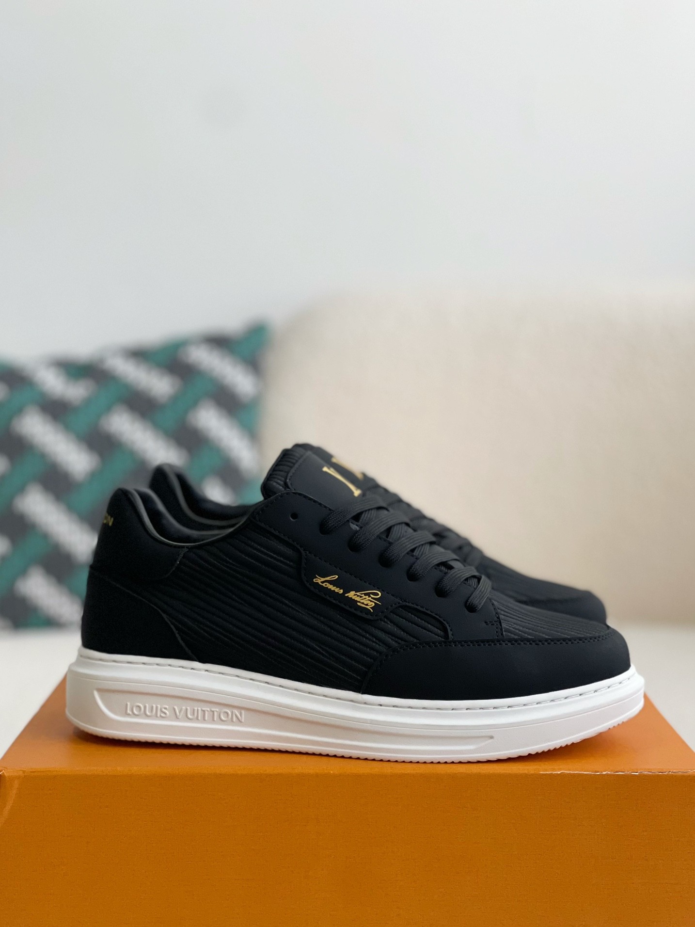 L X V Beverly Hills Sneakers detail 2