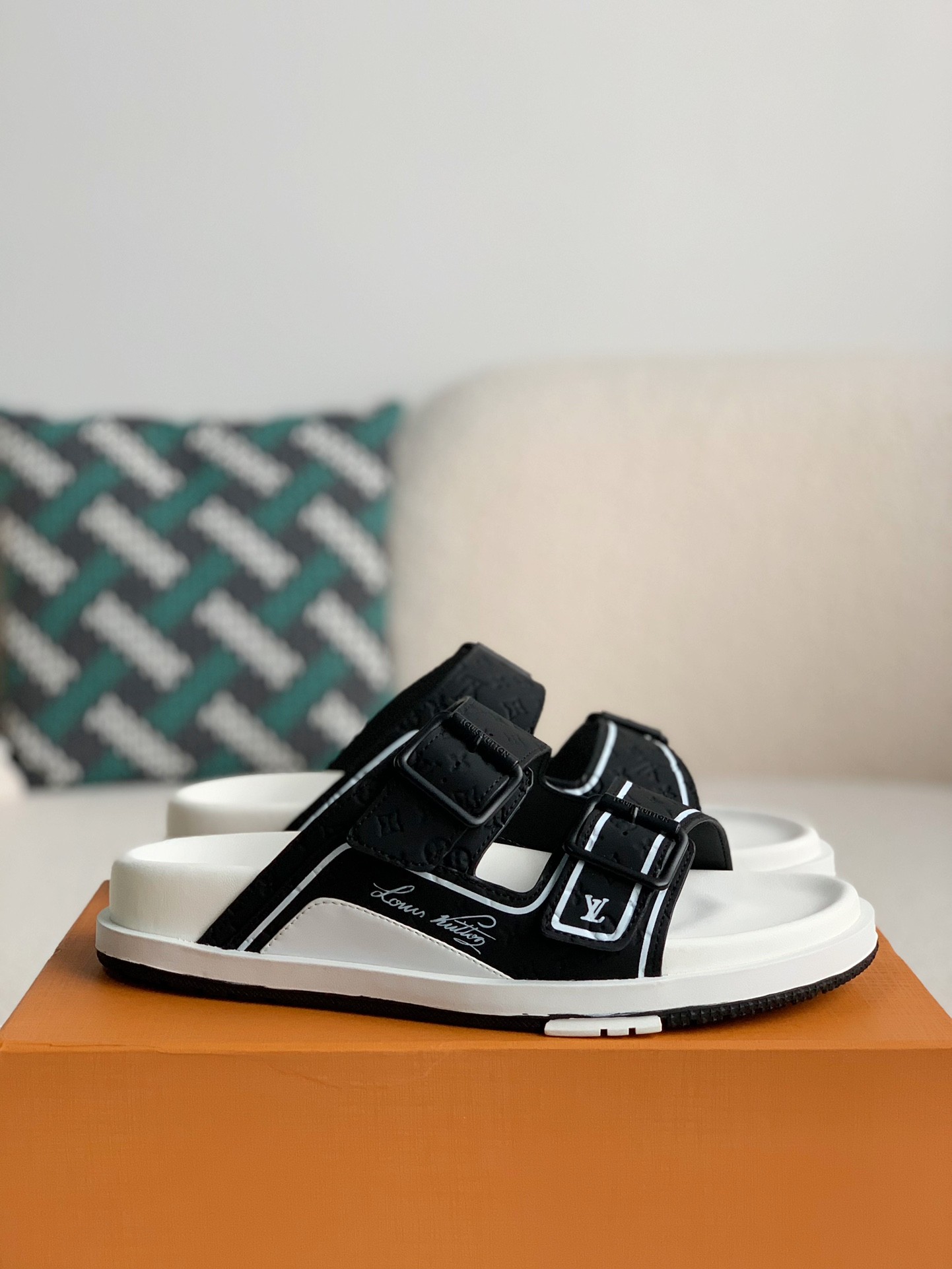 L X V MAN SLIPPERS detail 2