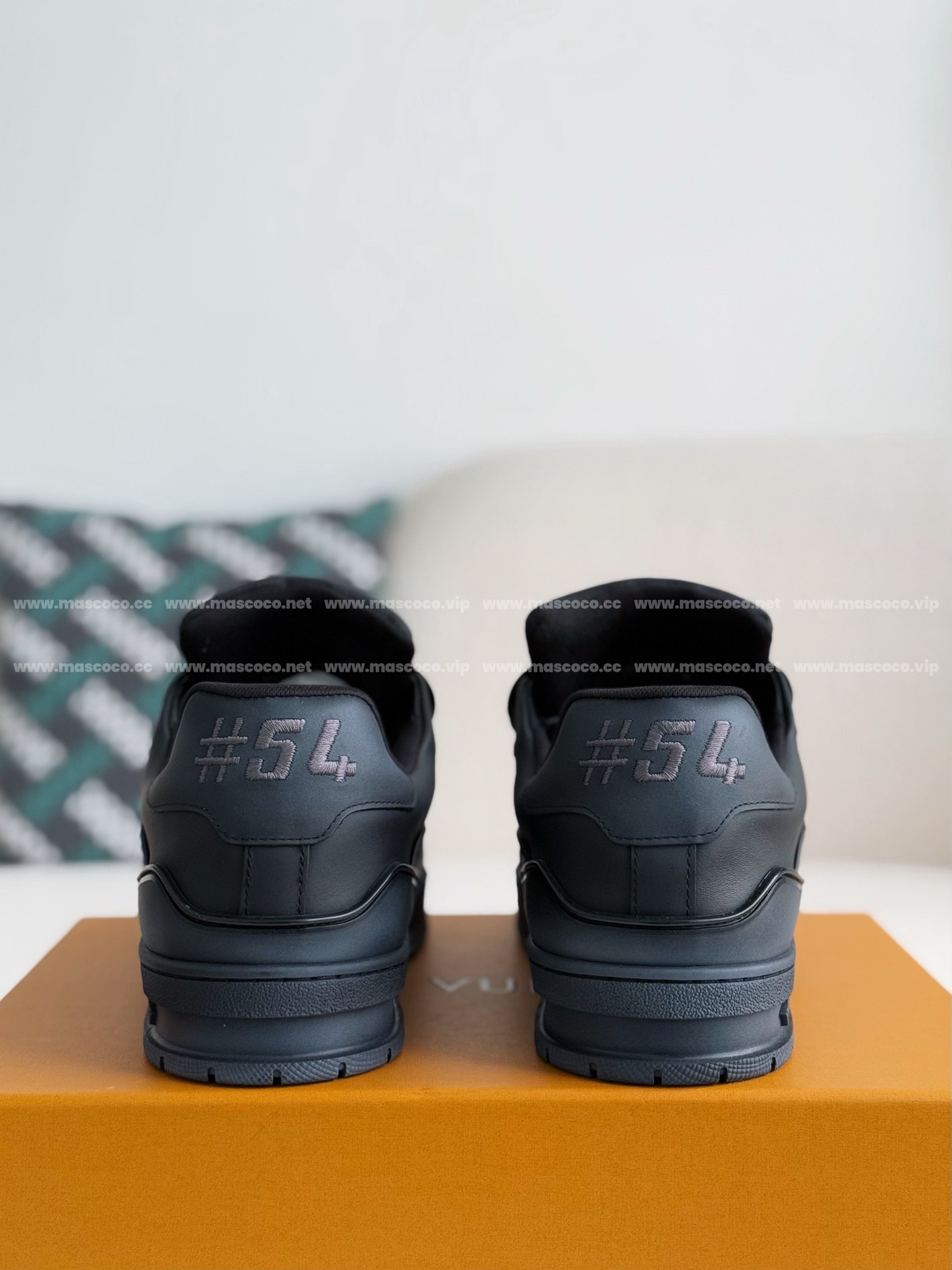 L X V TRAINER SNEAKERS detail 3