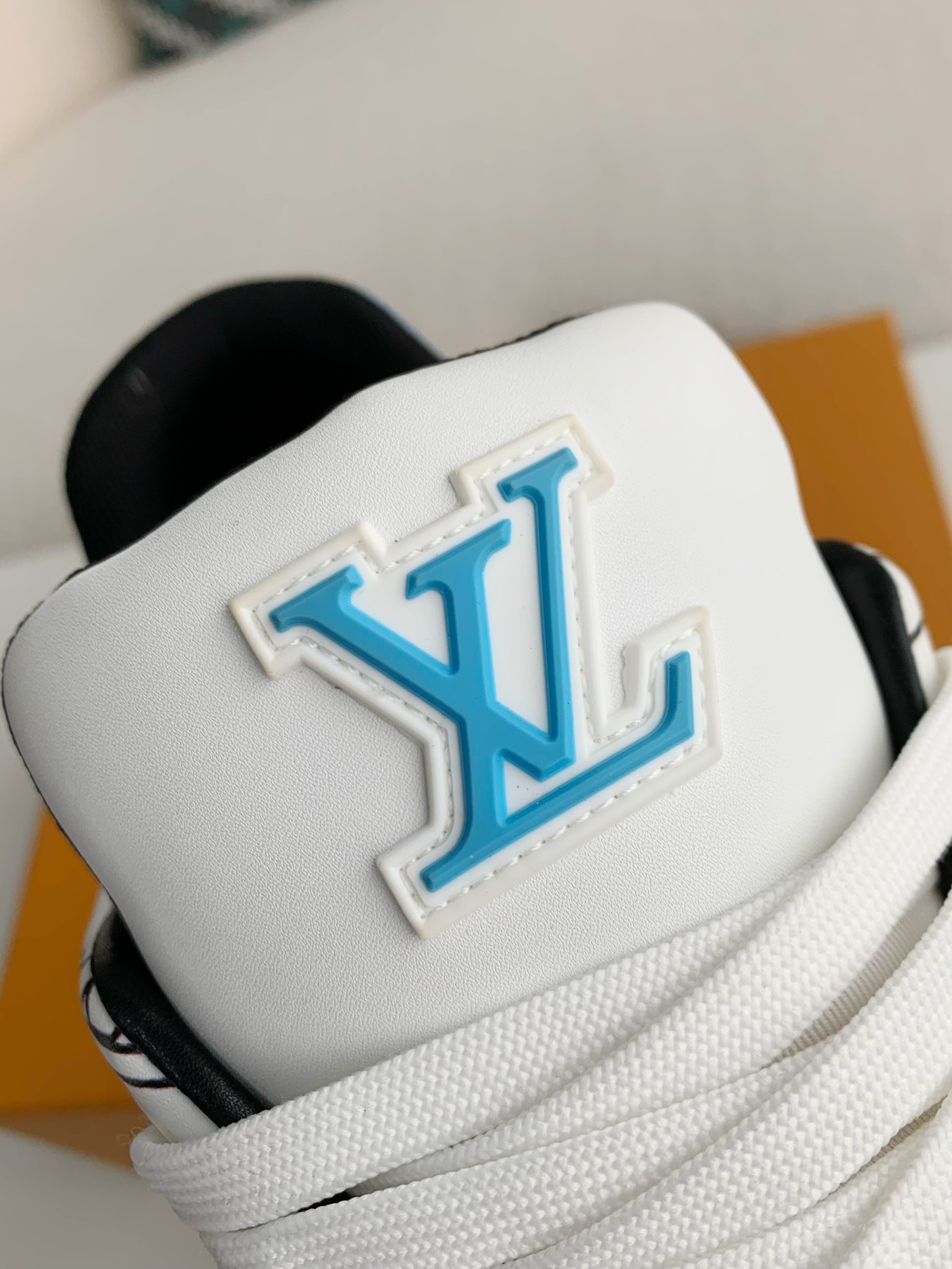 L X V TRAINER 1A9IQ5 Sneakers detail 10