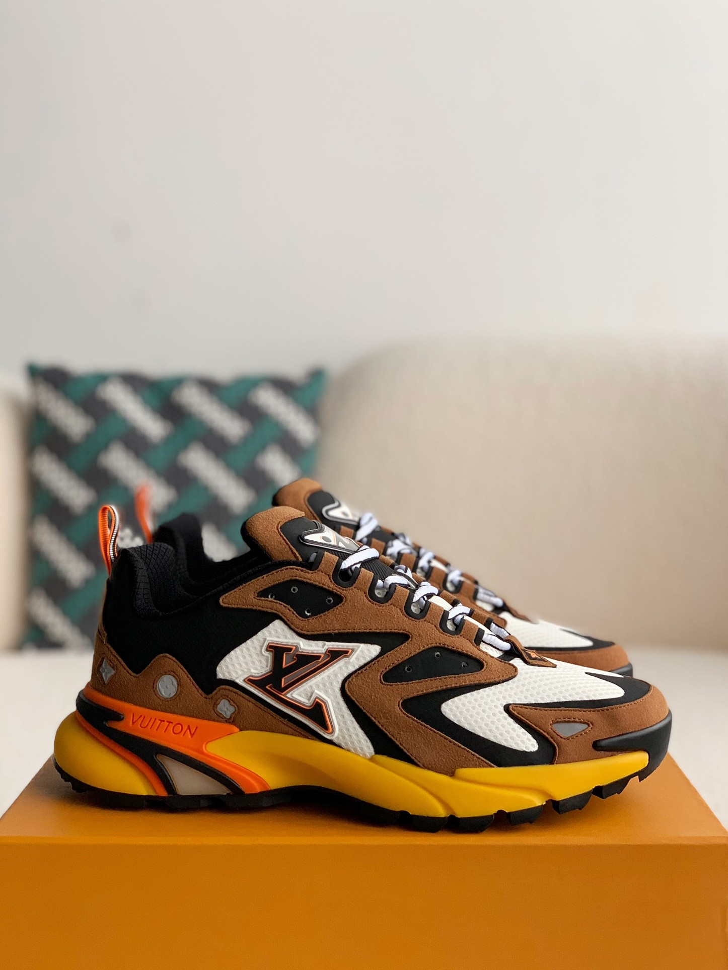 L X V Runner Tatic Sneakers detail 2