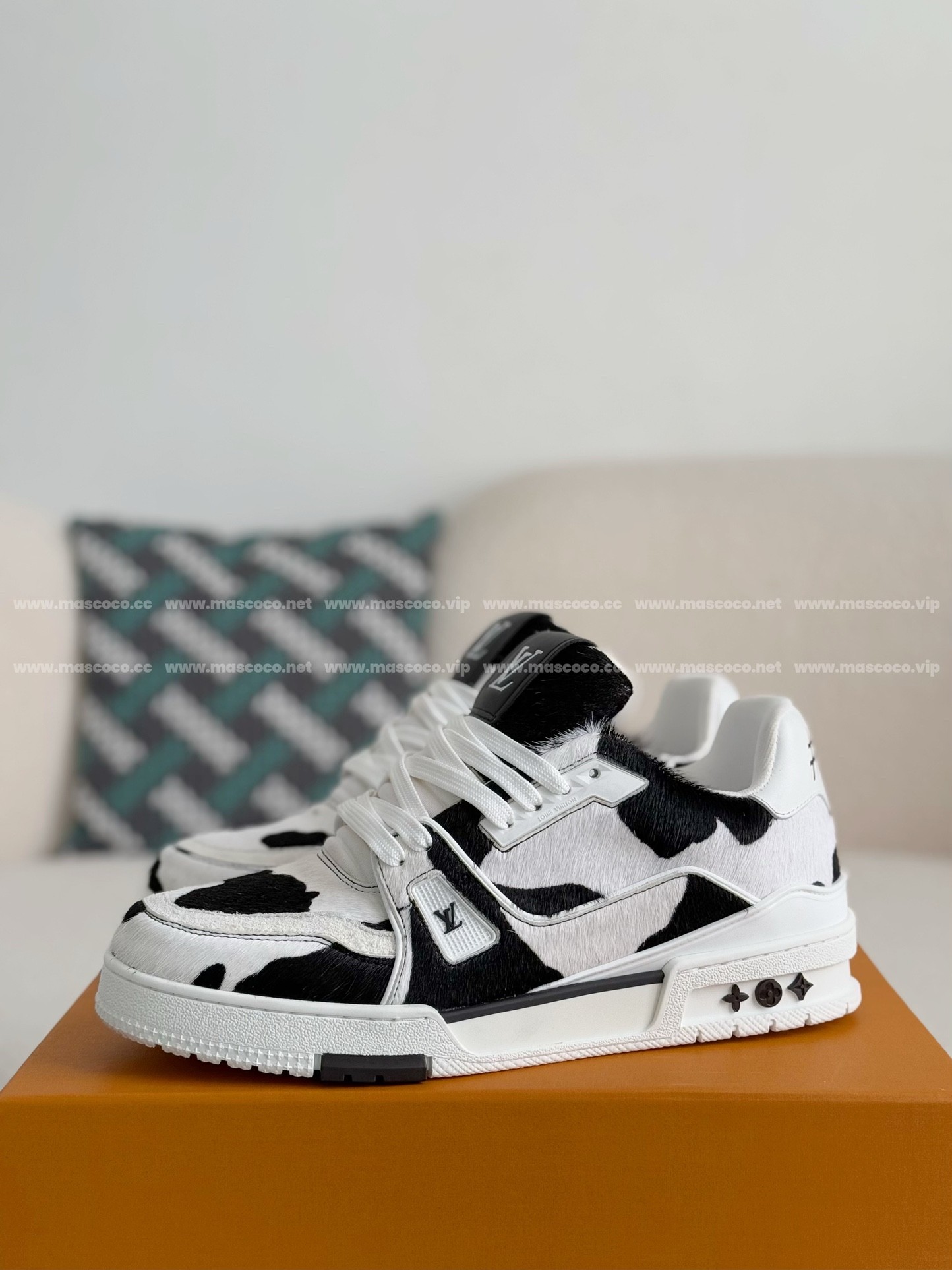 L X V TRAINER SNEAKERS