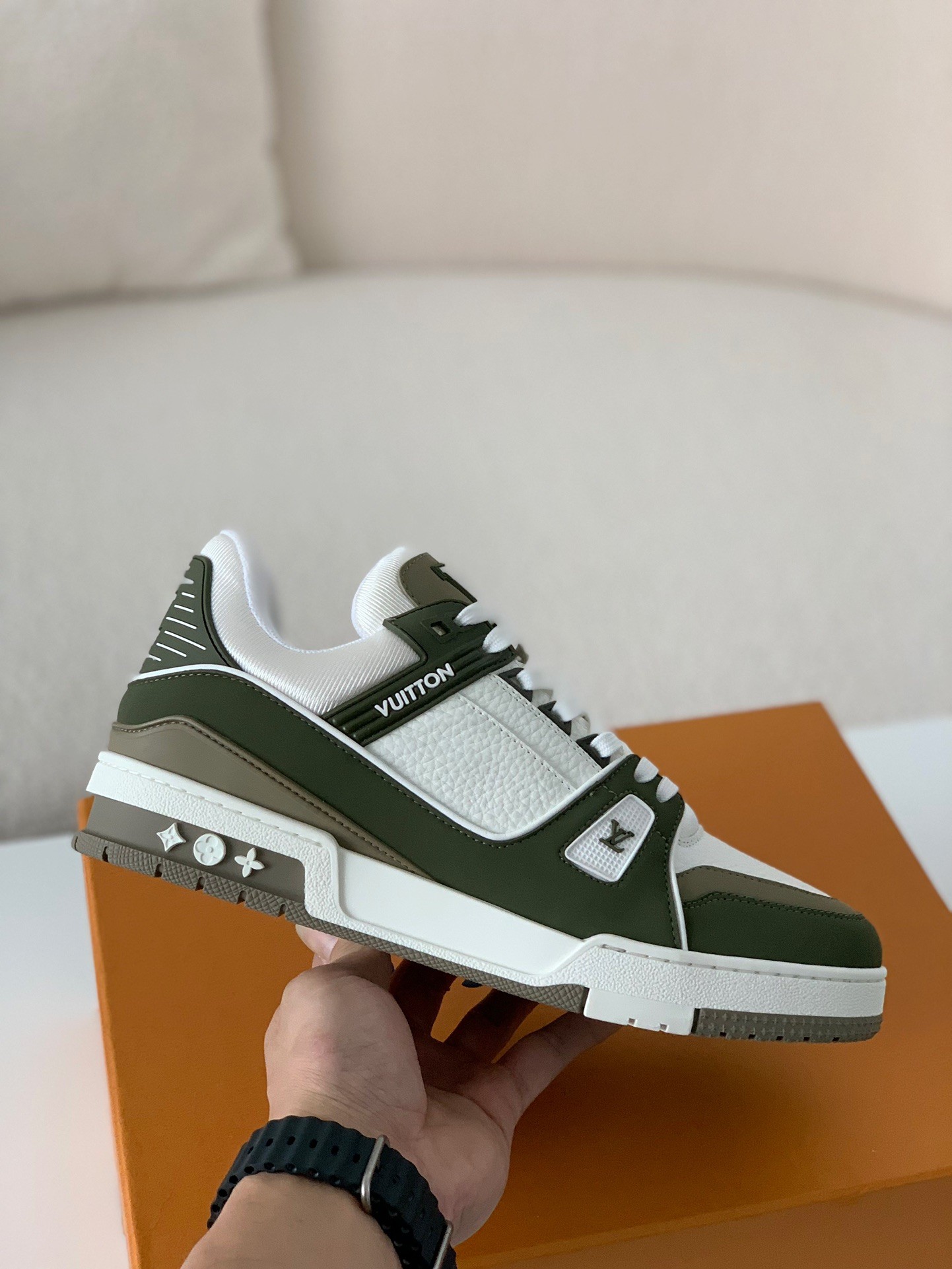 L X V TRAINER Sneakers detail 3