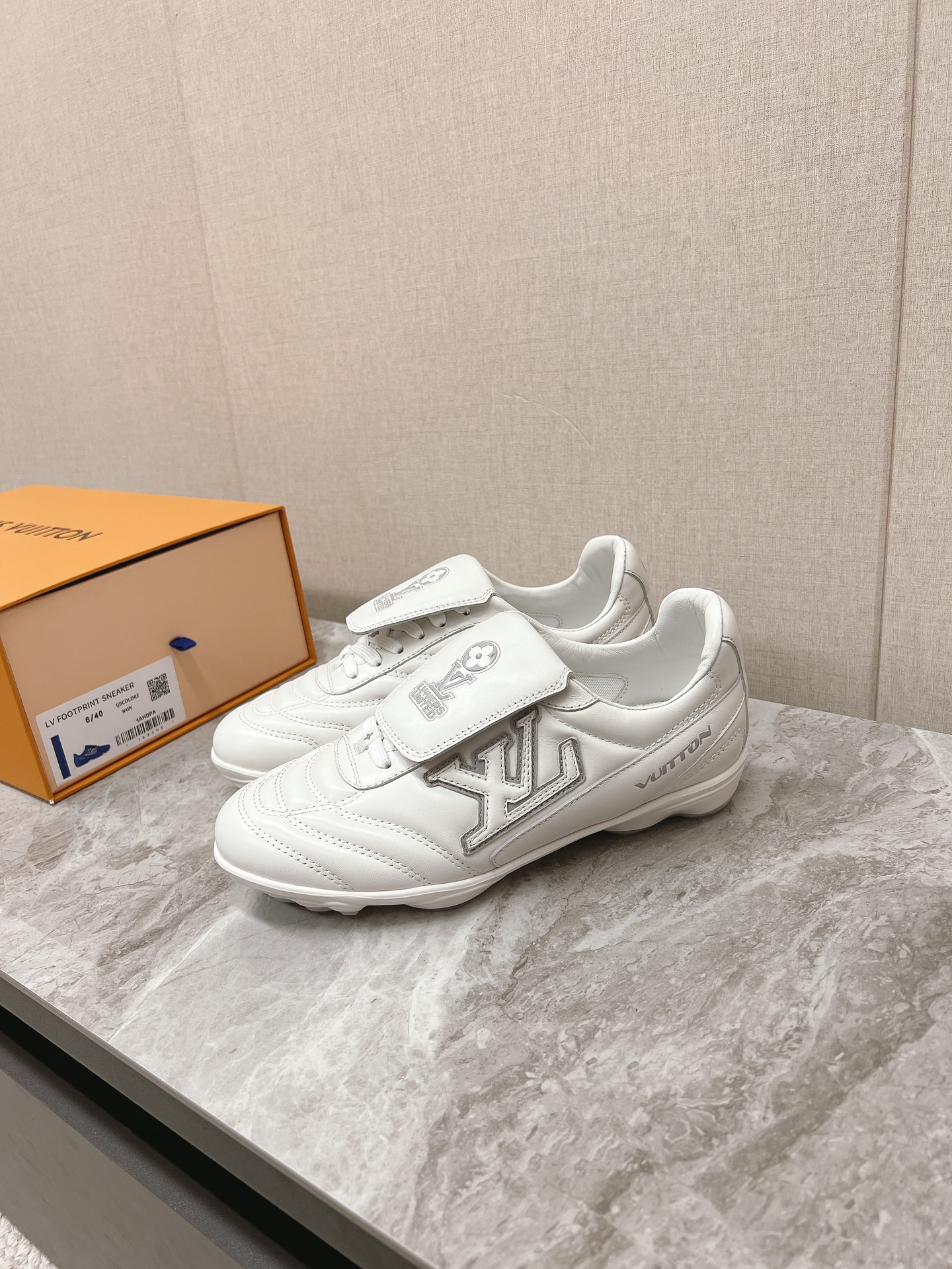 L X V SNEAKERS