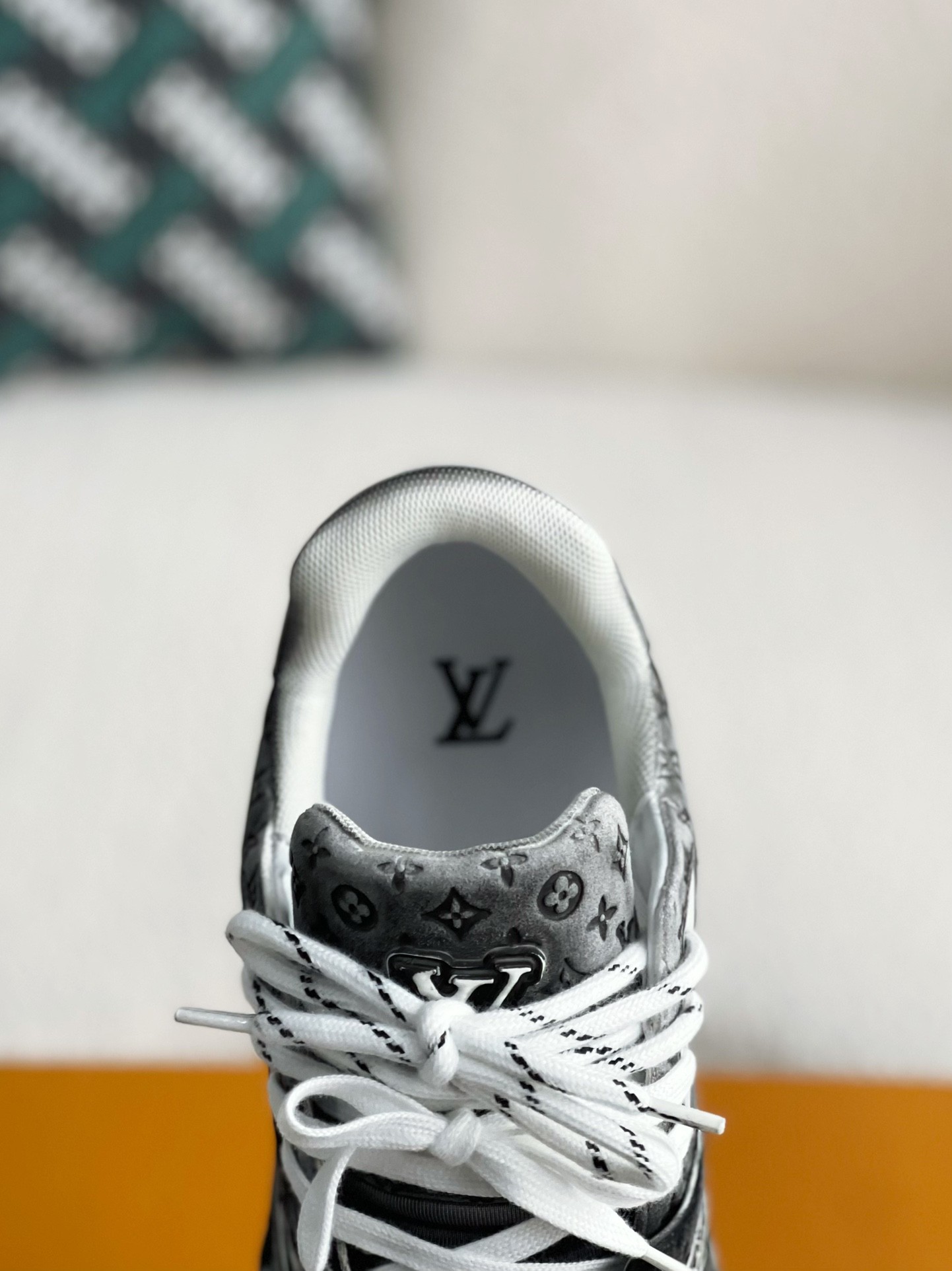 L X V TRAINER SNEAKERS detail 9